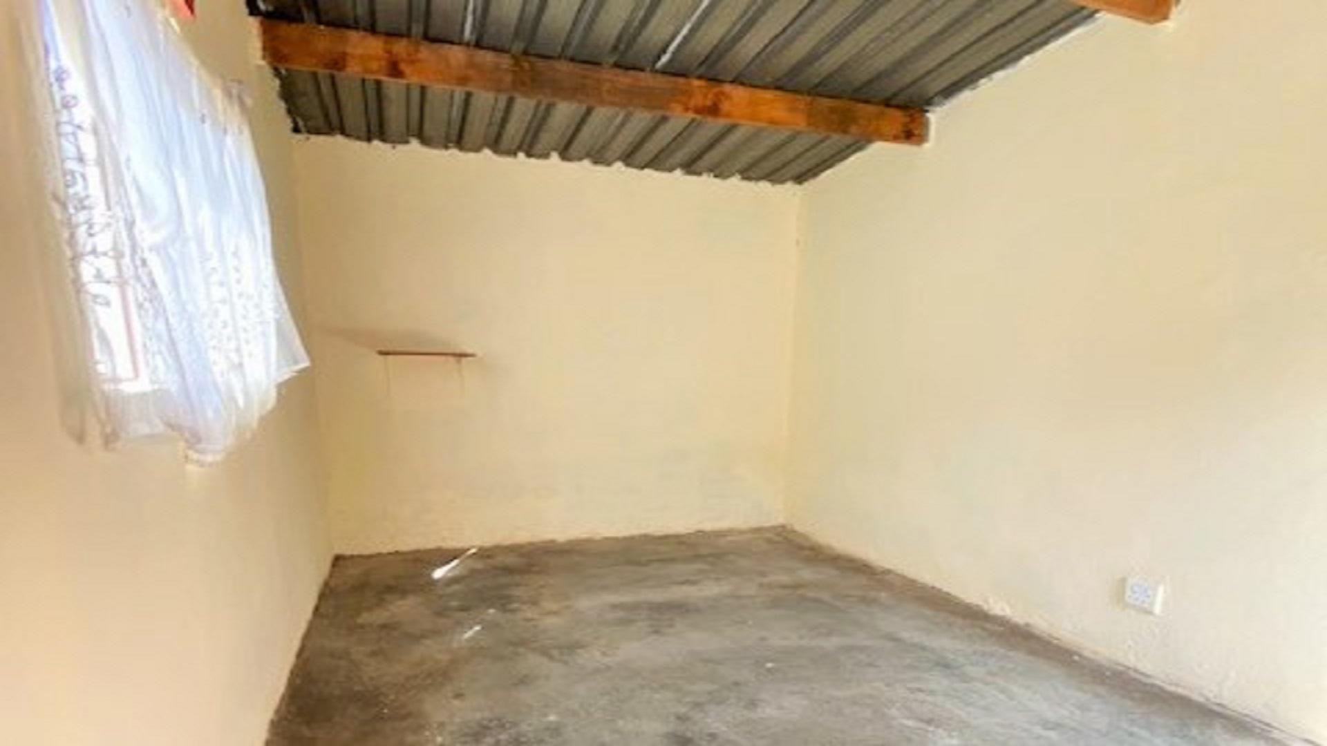 Bed Room 3 of property in Langaville