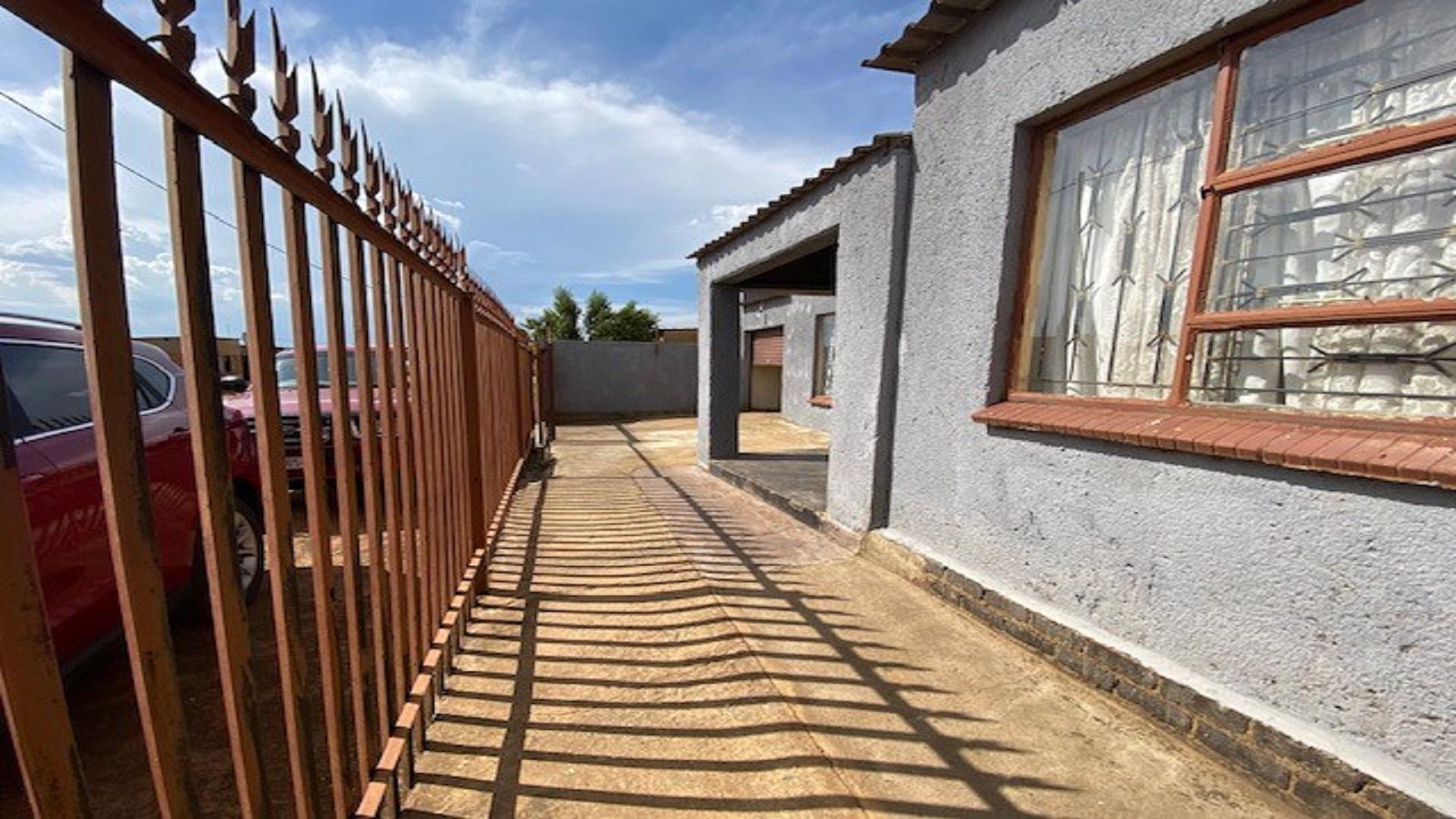 Front View of property in Langaville