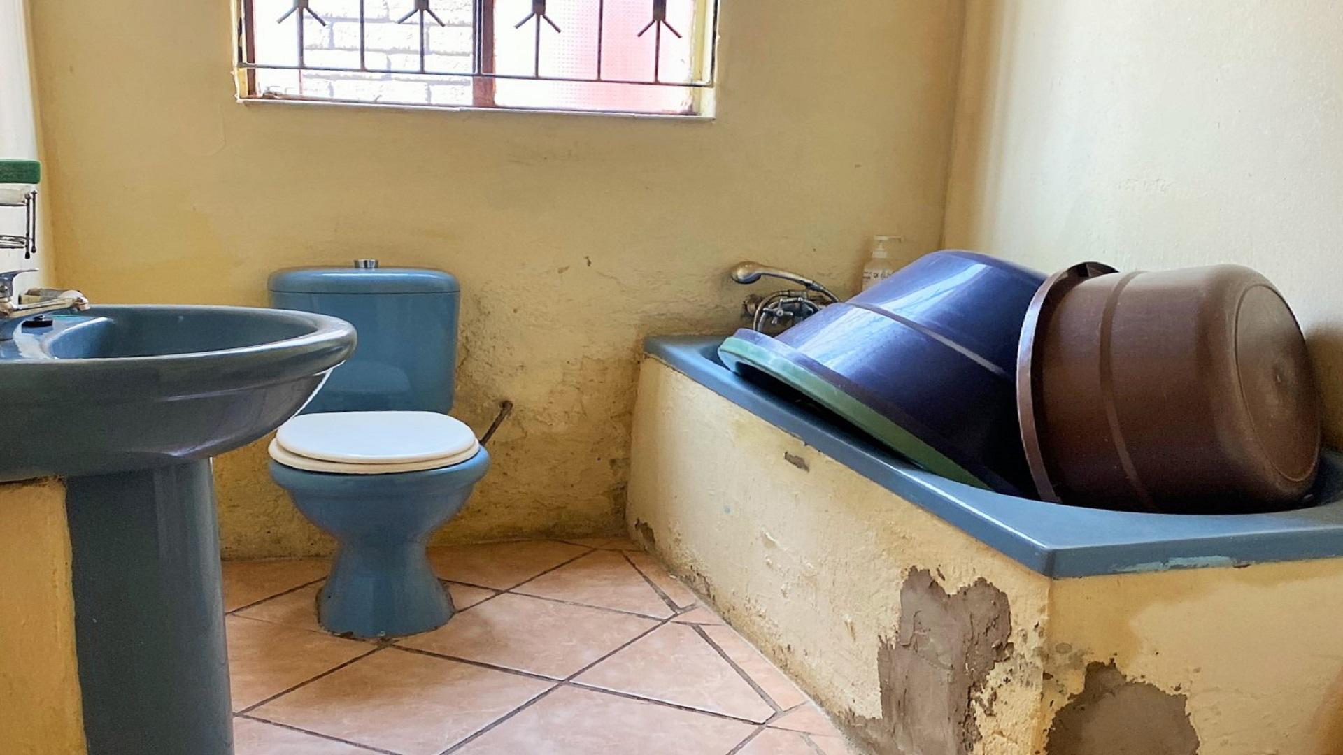 Bathroom 1 of property in Langaville