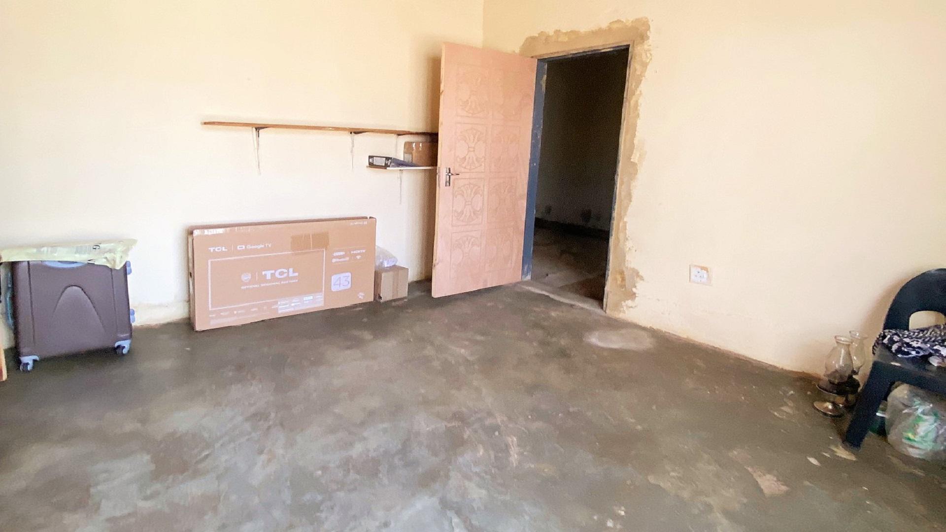 Bed Room 2 of property in Langaville