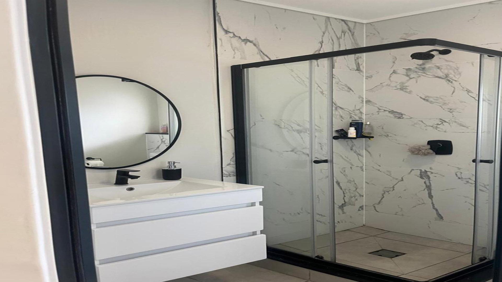 Bathroom 1 of property in Midrand Estates