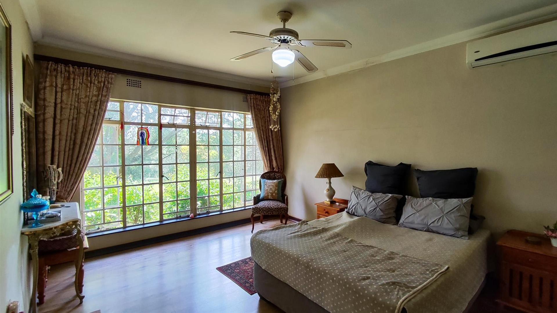 Main Bedroom - 29 square meters of property in De Deur