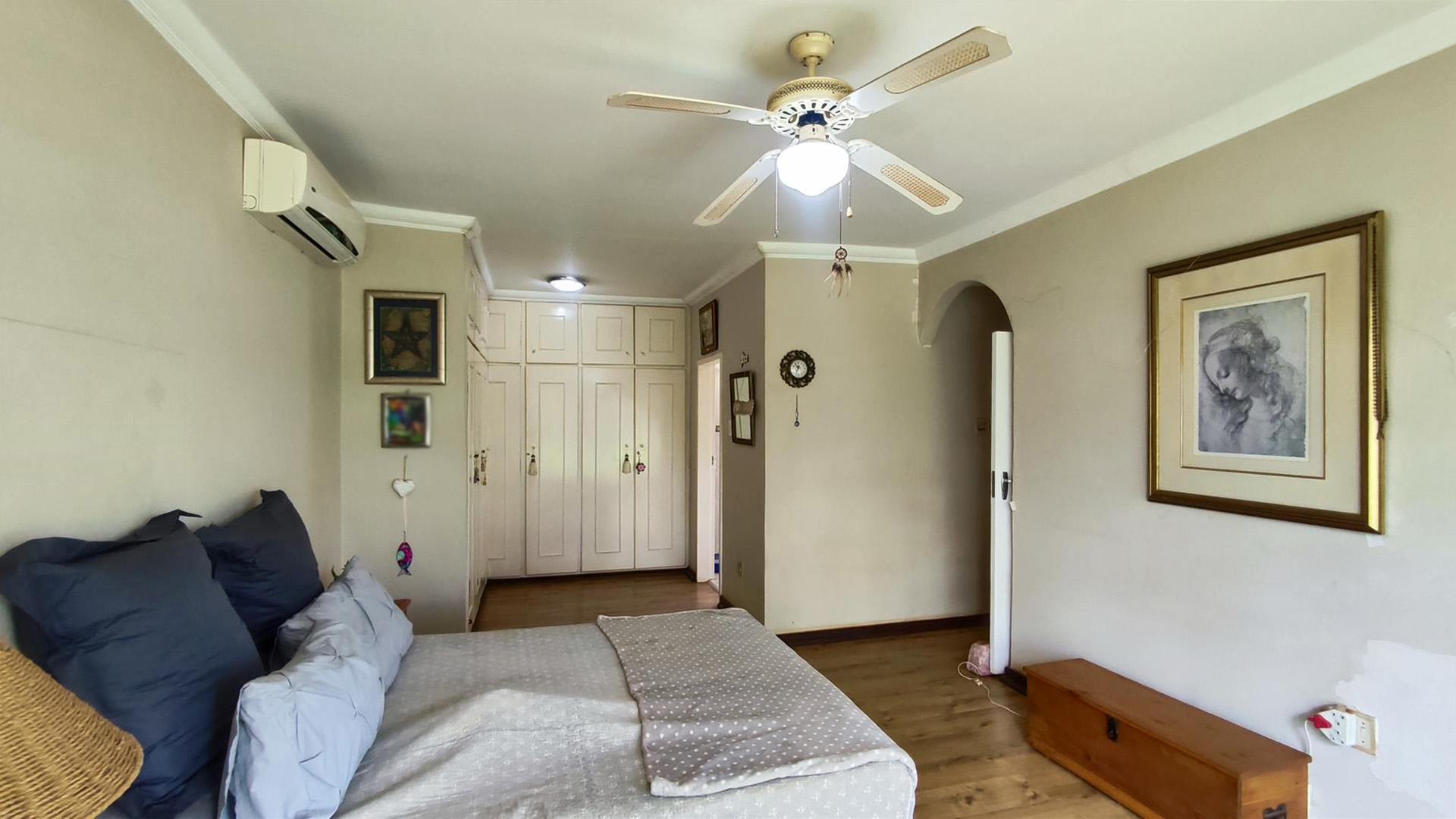 Main Bedroom - 29 square meters of property in De Deur