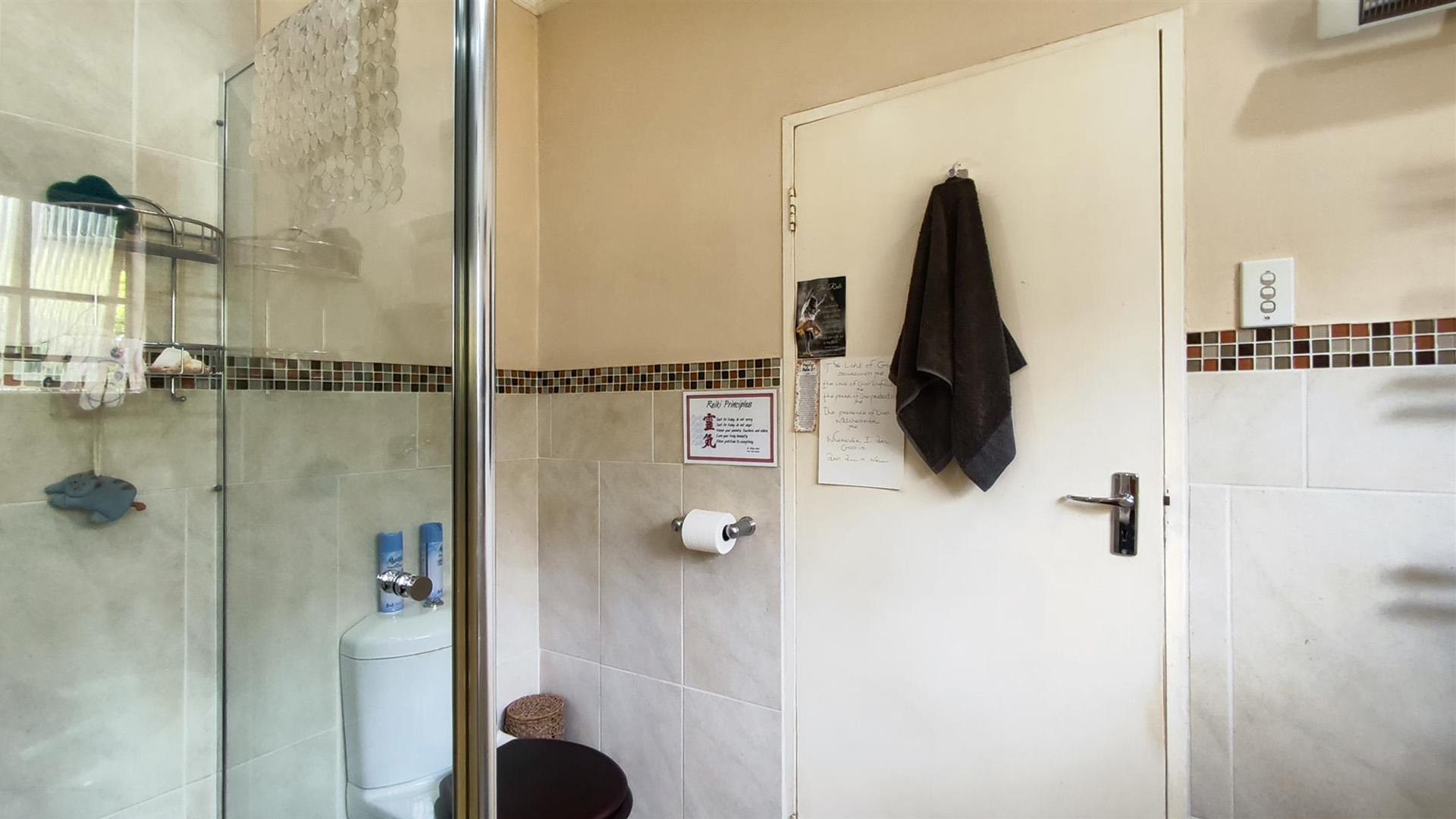 Main Bathroom - 6 square meters of property in De Deur