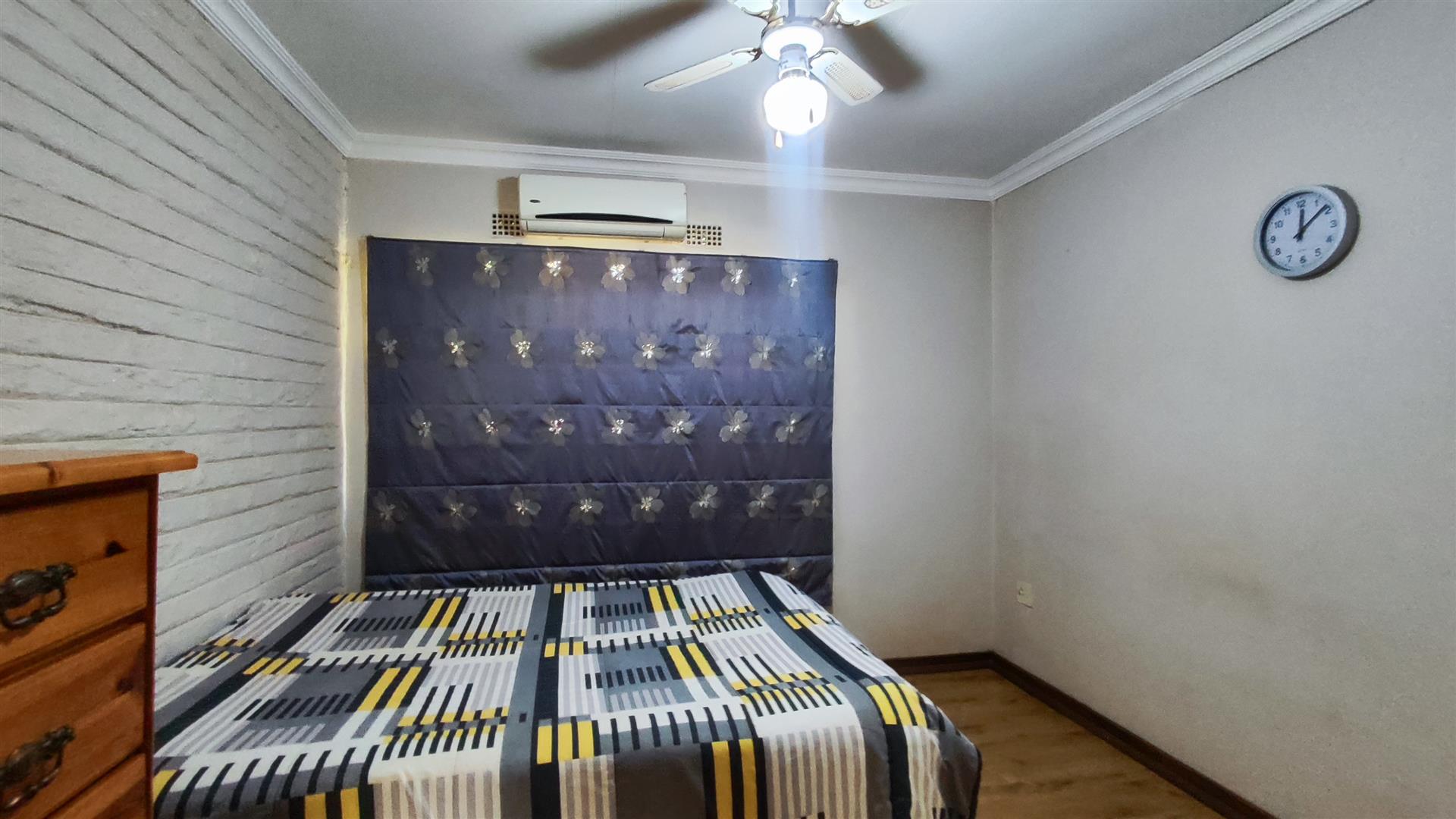 Bed Room 2 - 30 square meters of property in De Deur