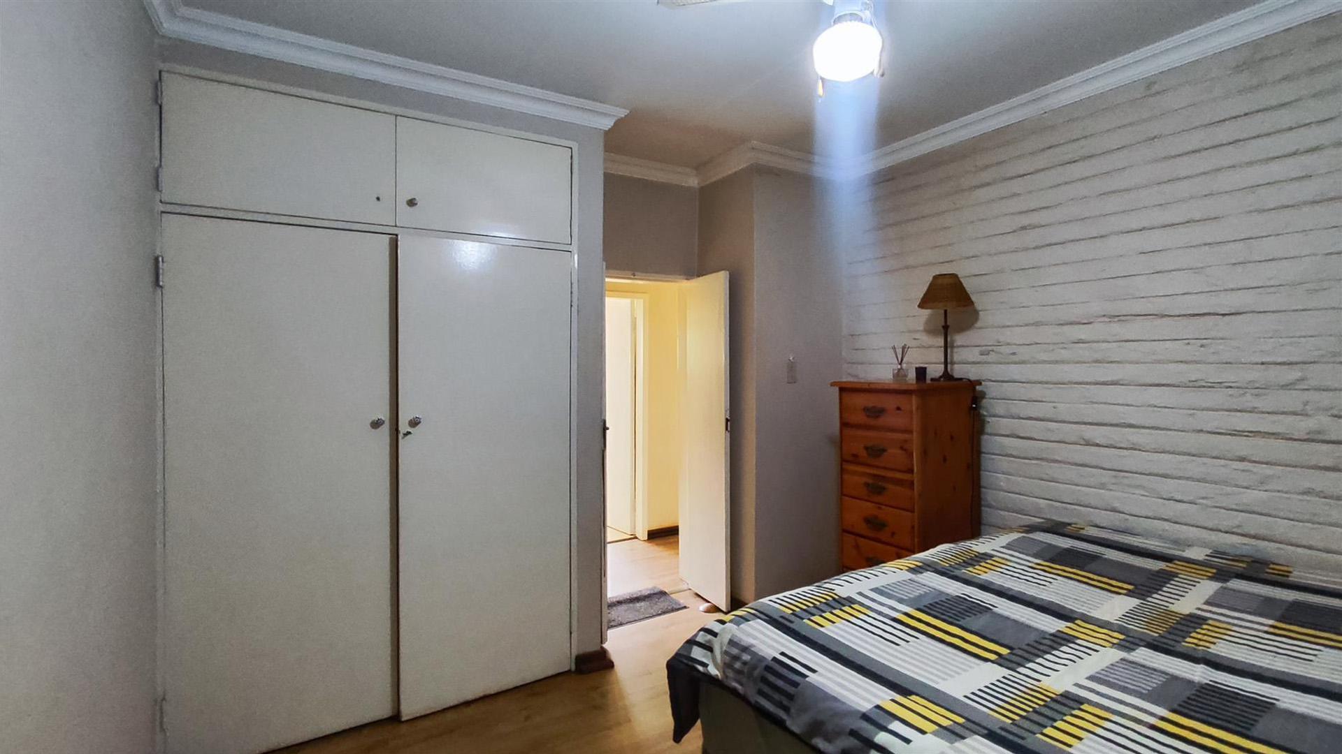 Bed Room 2 - 30 square meters of property in De Deur