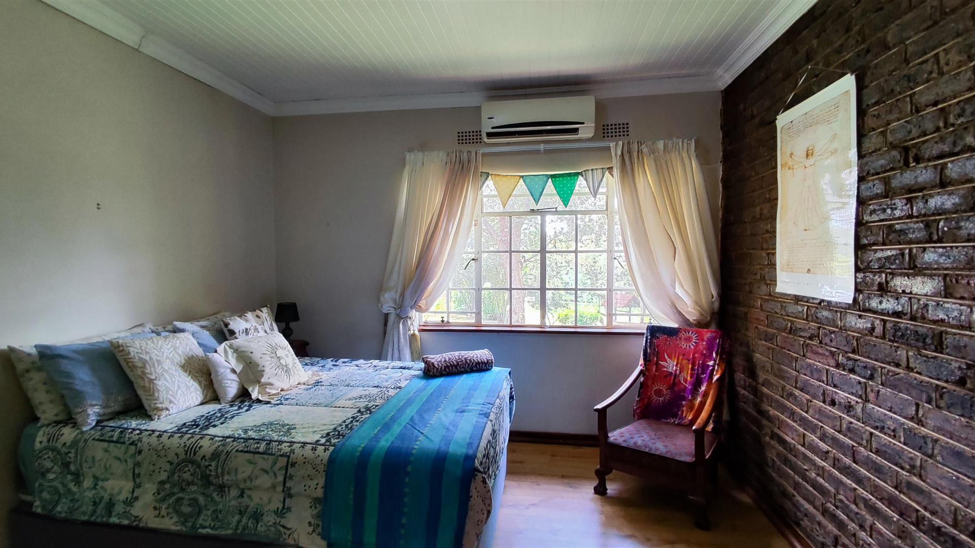 Bed Room 1 - 25 square meters of property in De Deur