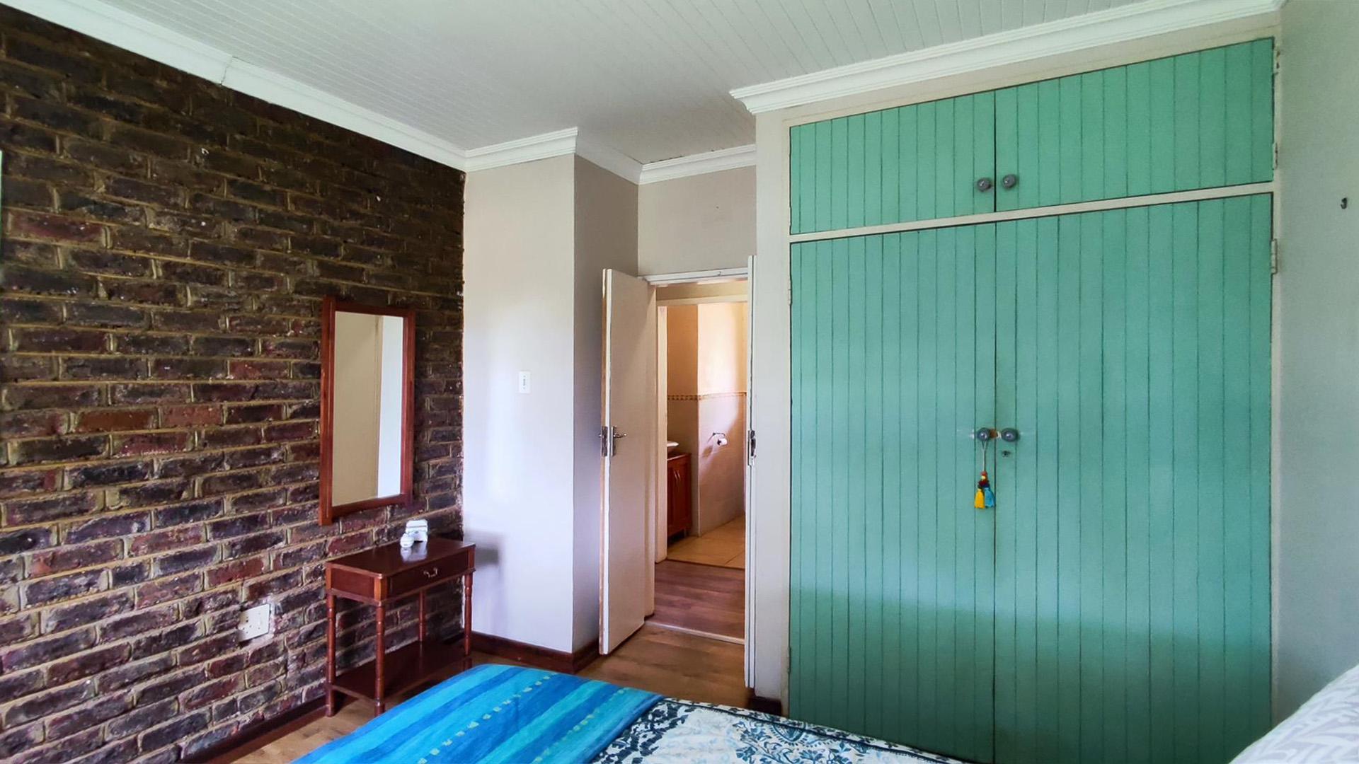 Bed Room 1 - 25 square meters of property in De Deur