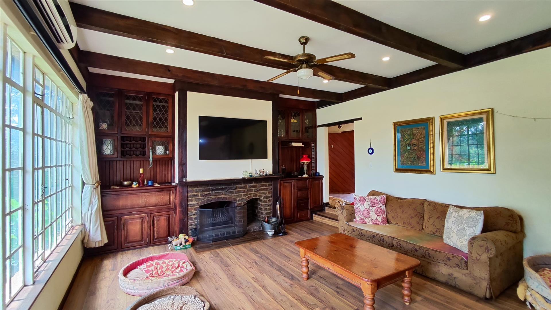 Lounges - 49 square meters of property in De Deur