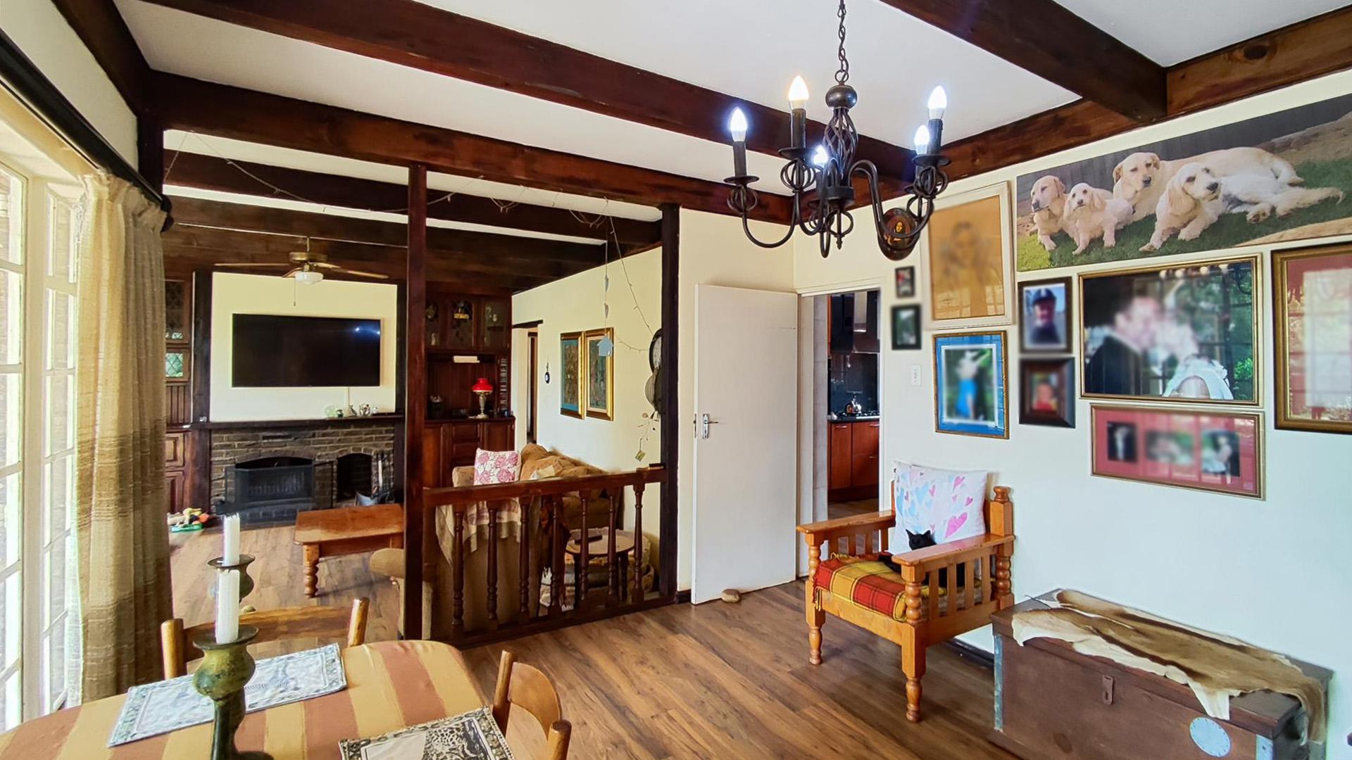 Dining Room - 28 square meters of property in De Deur