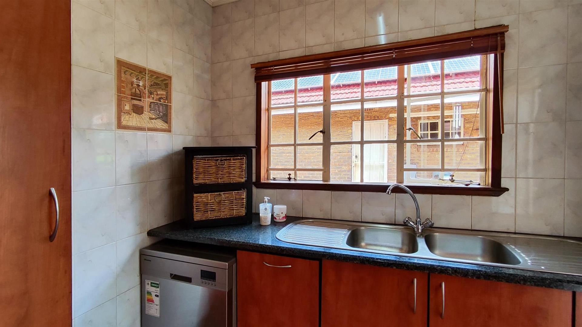 Scullery - 8 square meters of property in De Deur