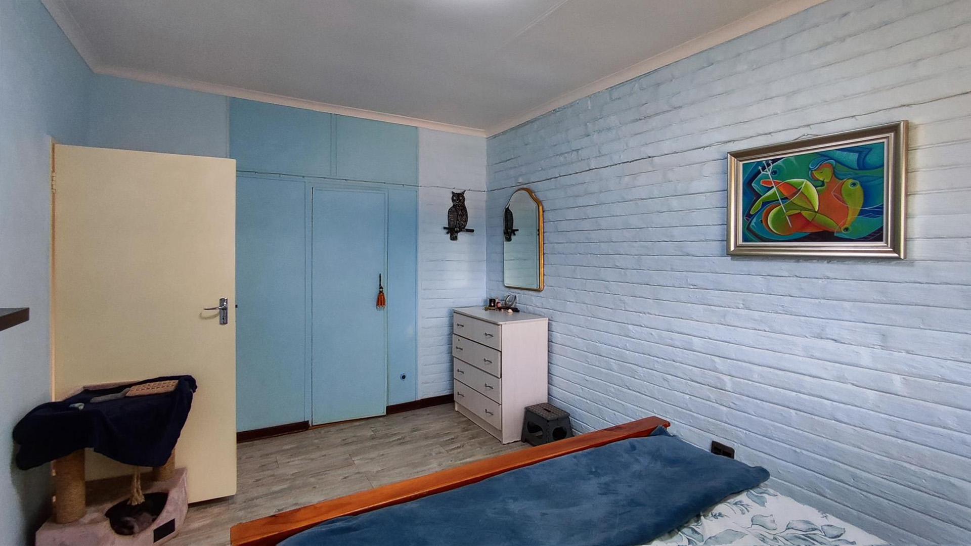 Bed Room 2 - 30 square meters of property in De Deur