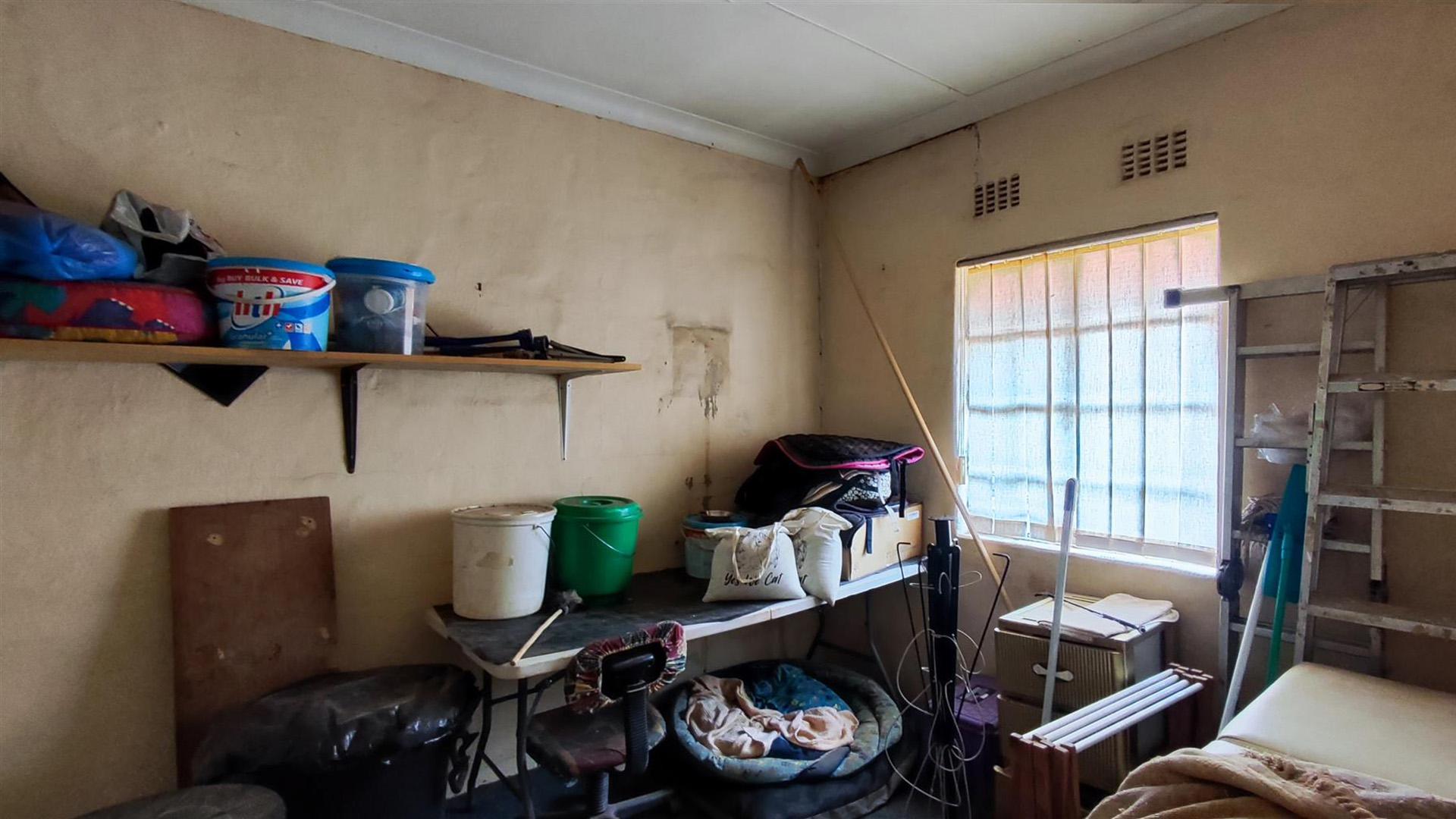 Rooms - 33 square meters of property in De Deur