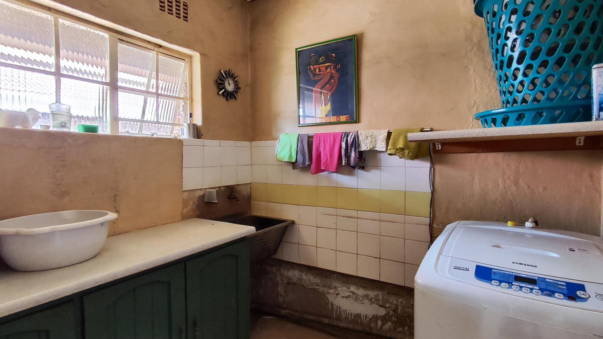 Rooms - 33 square meters of property in De Deur