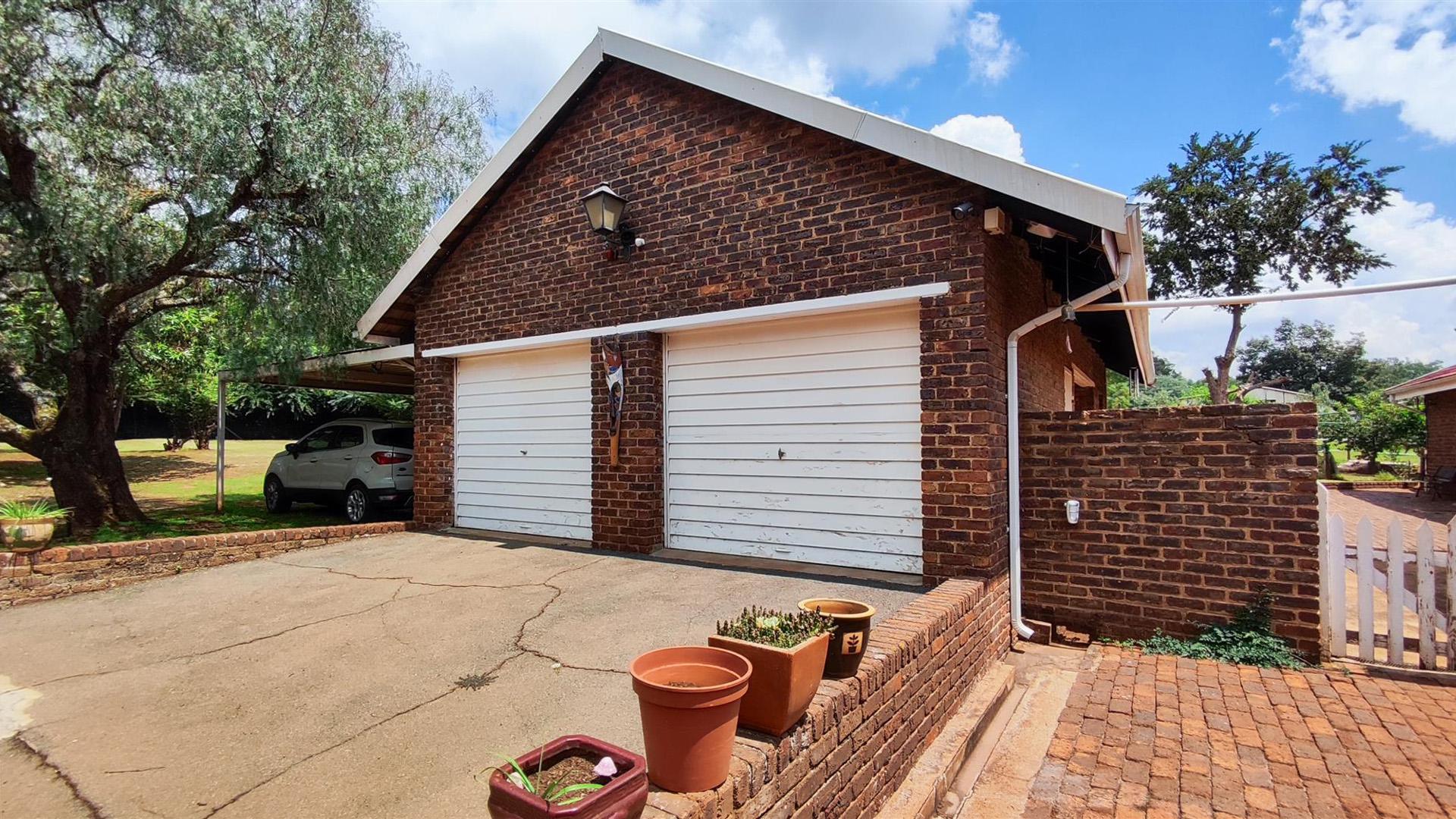 Backyard of property in De Deur