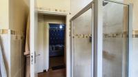 Bathroom 2 - 9 square meters of property in De Deur