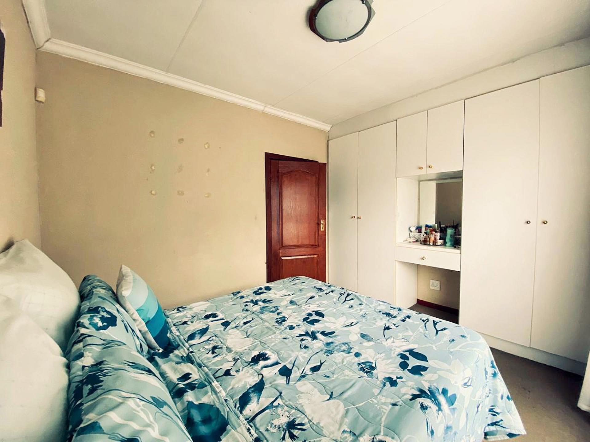Bed Room 1 of property in Sasolburg