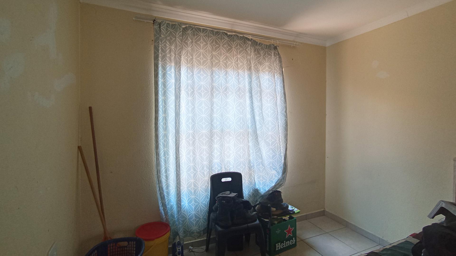 Bed Room 1 - 9 square meters of property in Soshanguve East