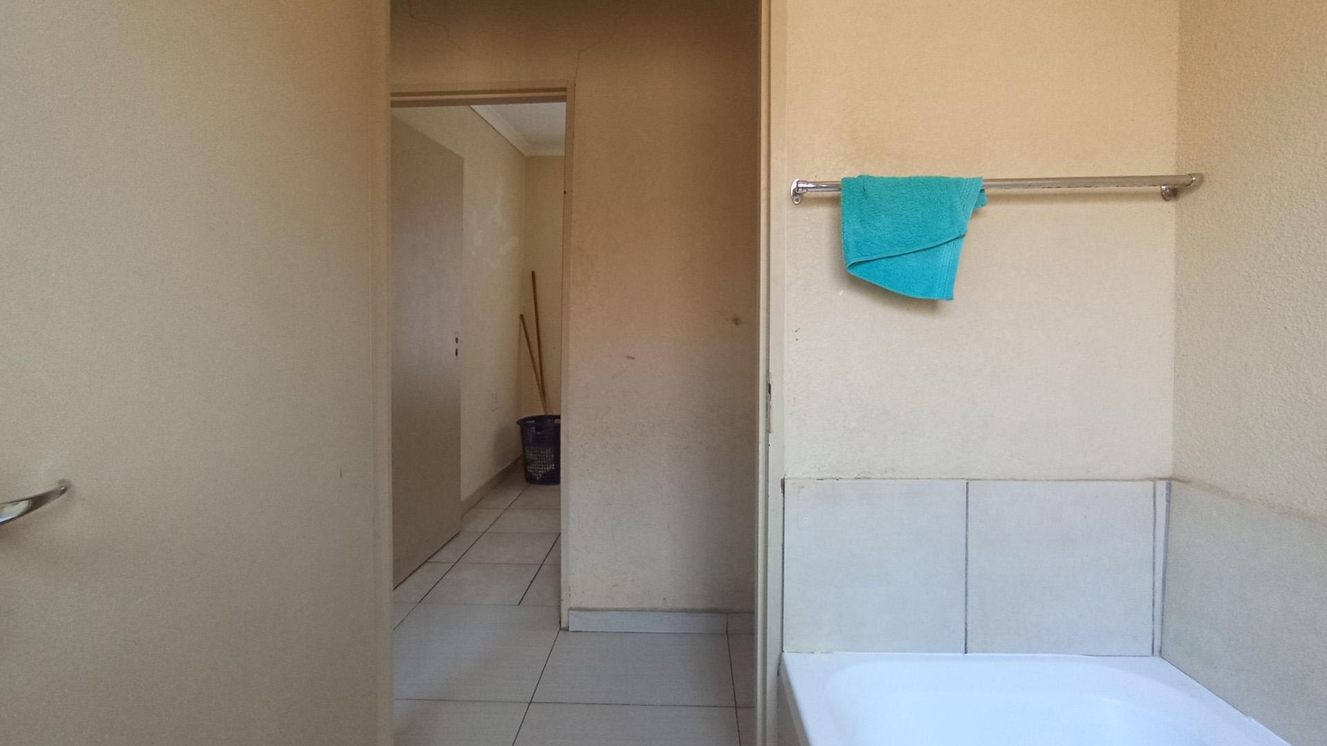 Bathroom 1 - 4 square meters of property in Soshanguve East