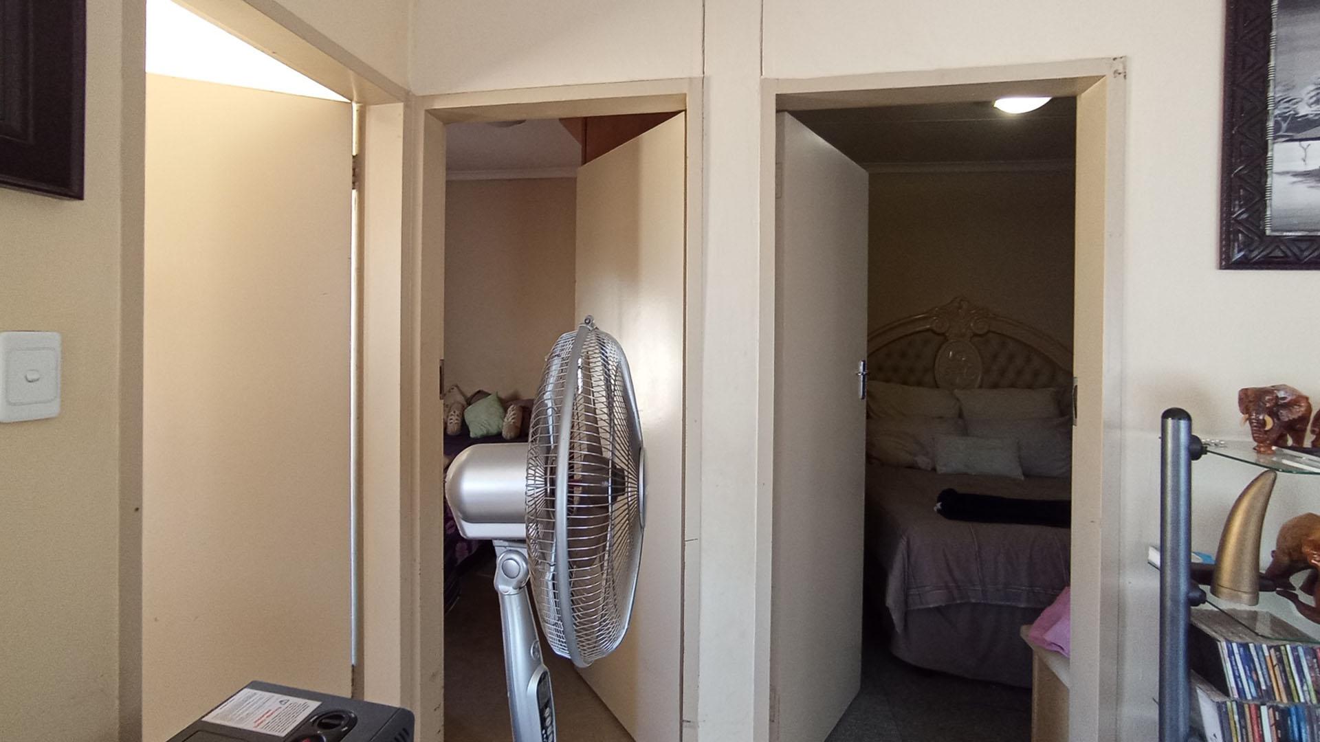 Lounges - 12 square meters of property in Soshanguve