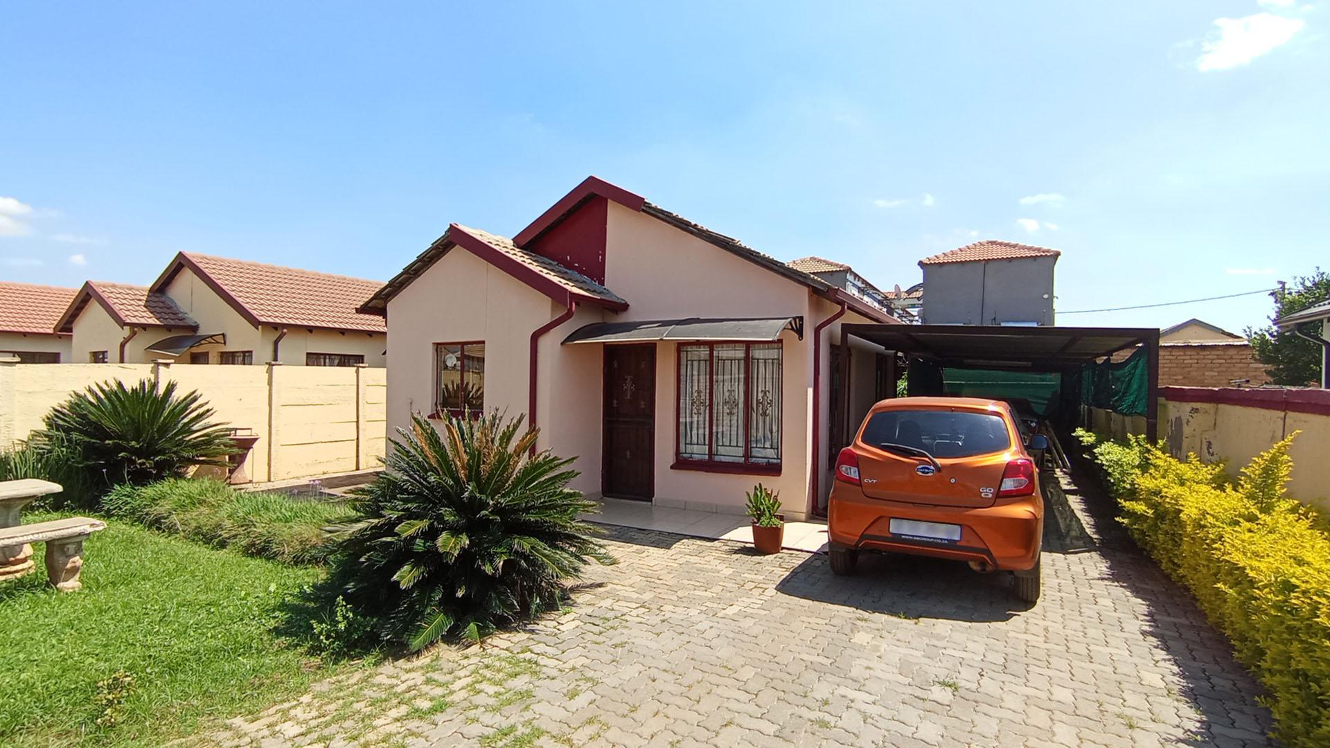 Front View of property in Soshanguve