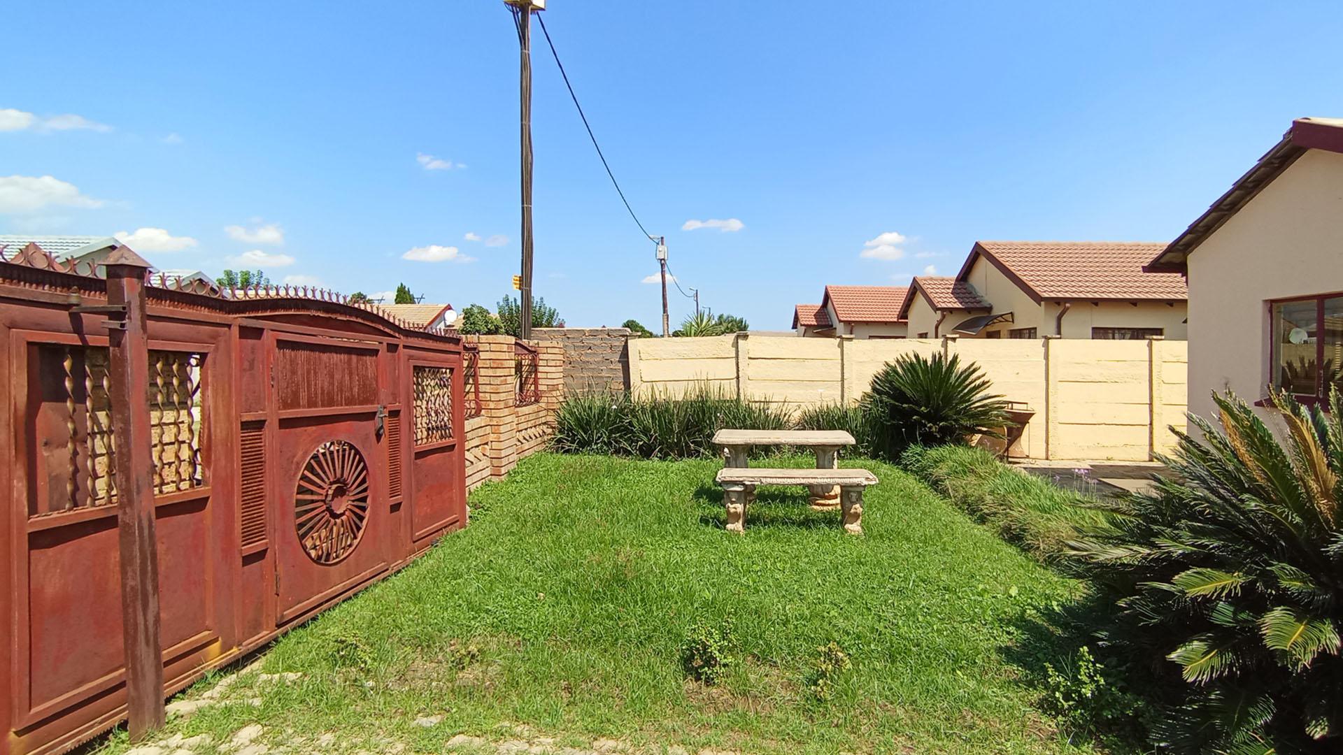 Front View of property in Soshanguve