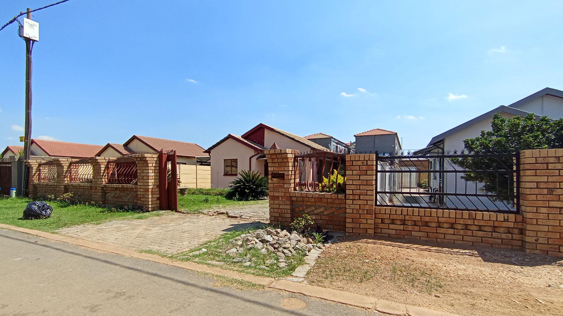 Front View of property in Soshanguve