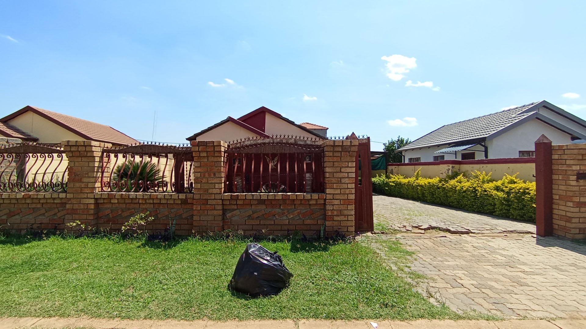 Front View of property in Soshanguve
