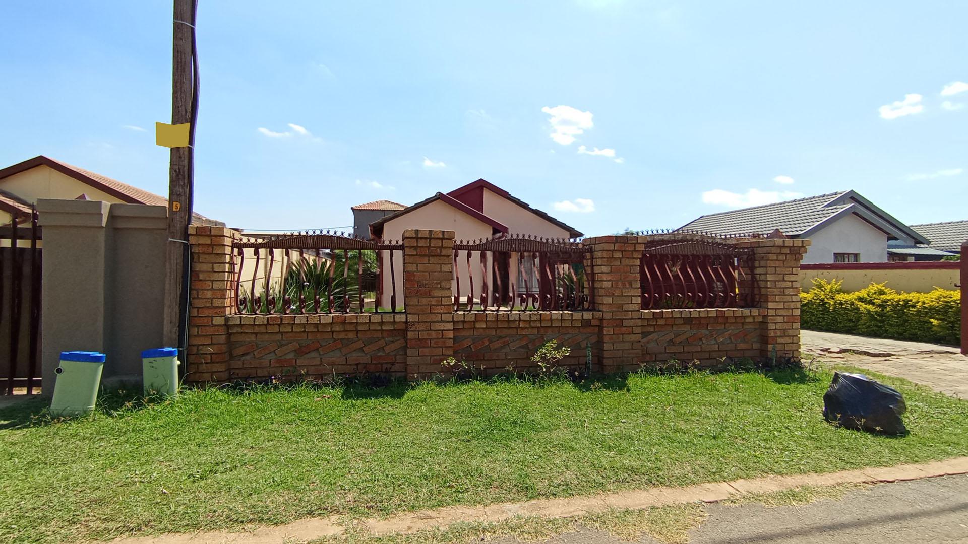 Front View of property in Soshanguve