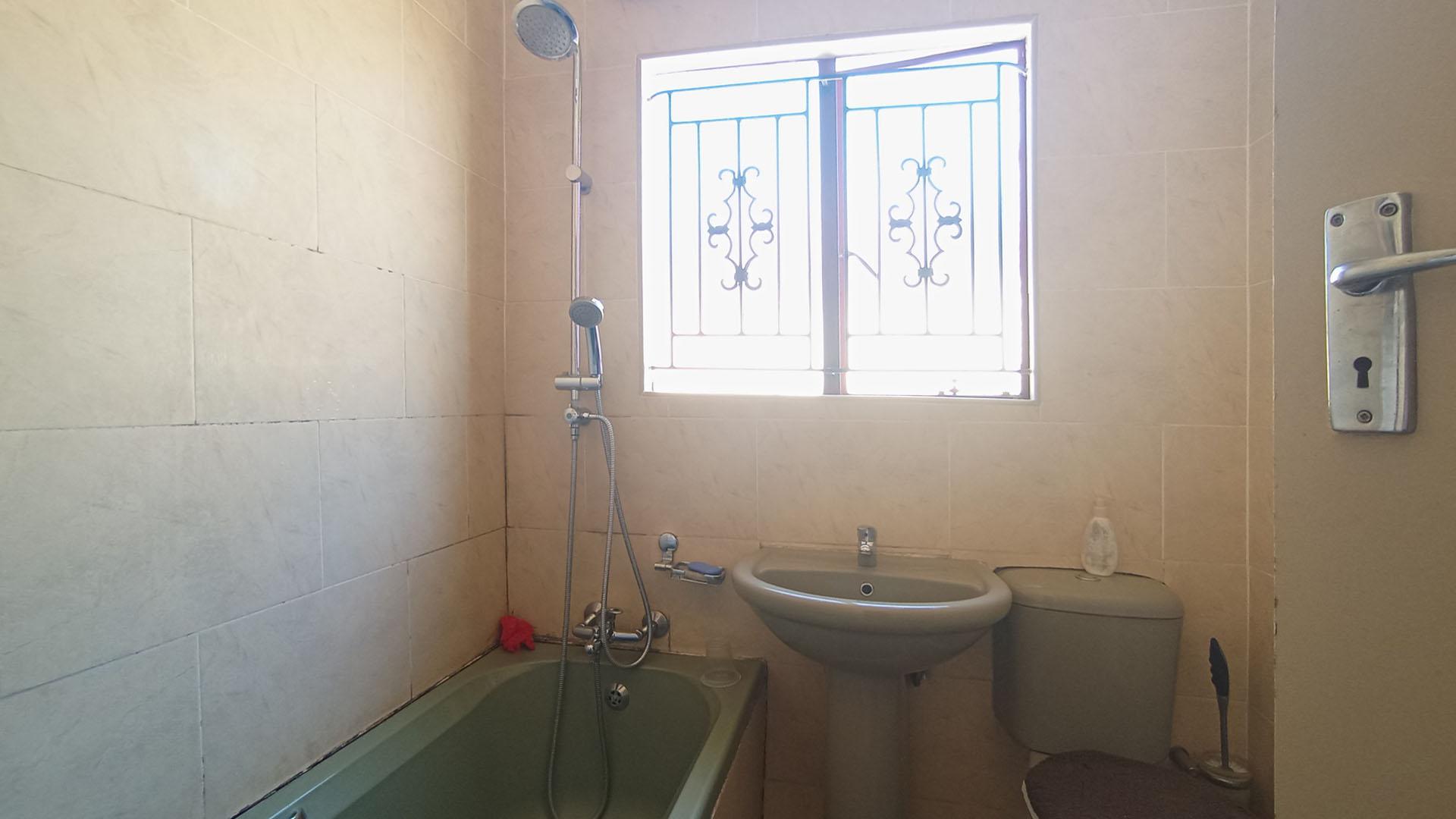 Bathroom 1 - 4 square meters of property in Soshanguve