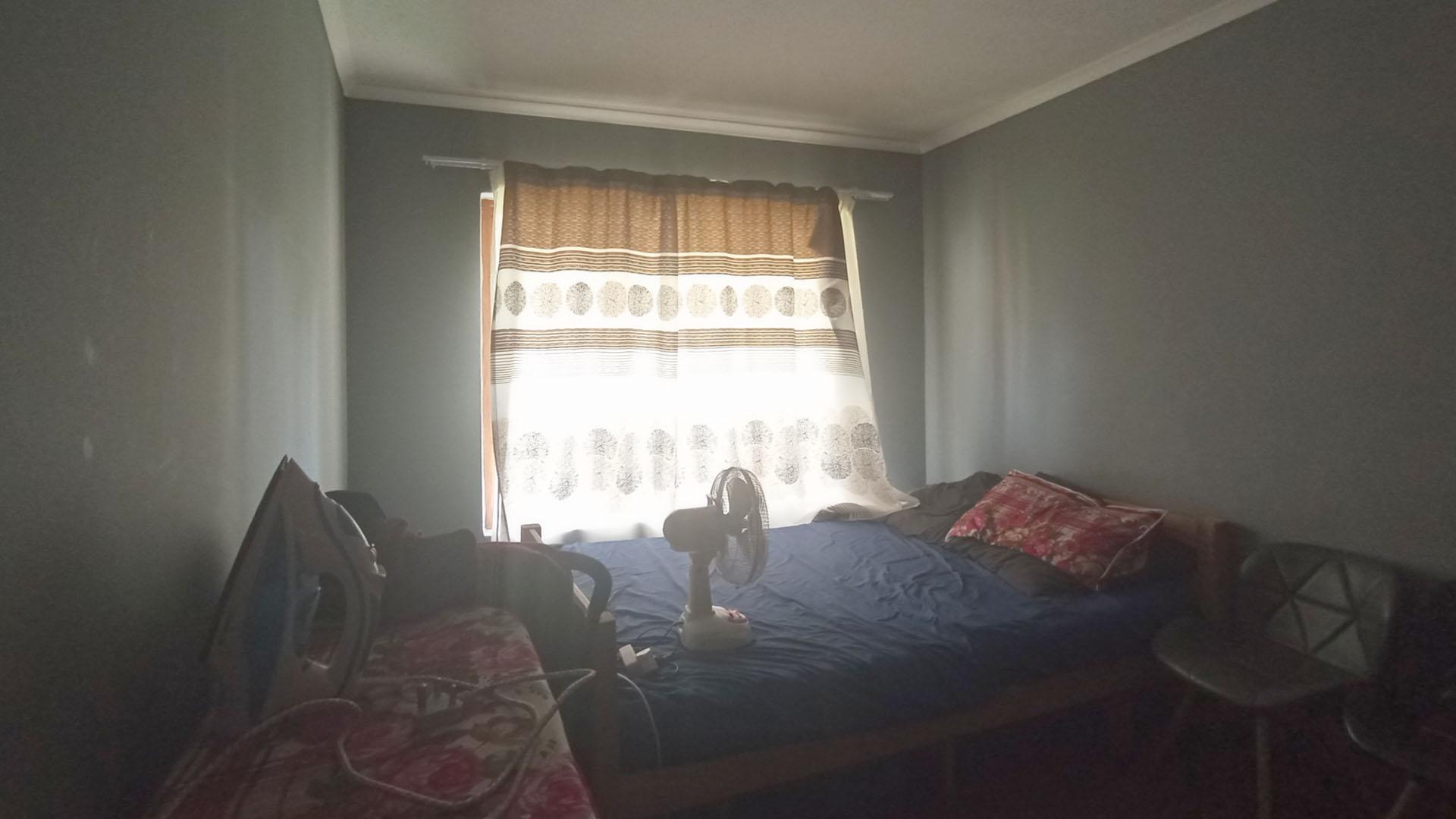 Bed Room 2 - 11 square meters of property in Montana Tuine