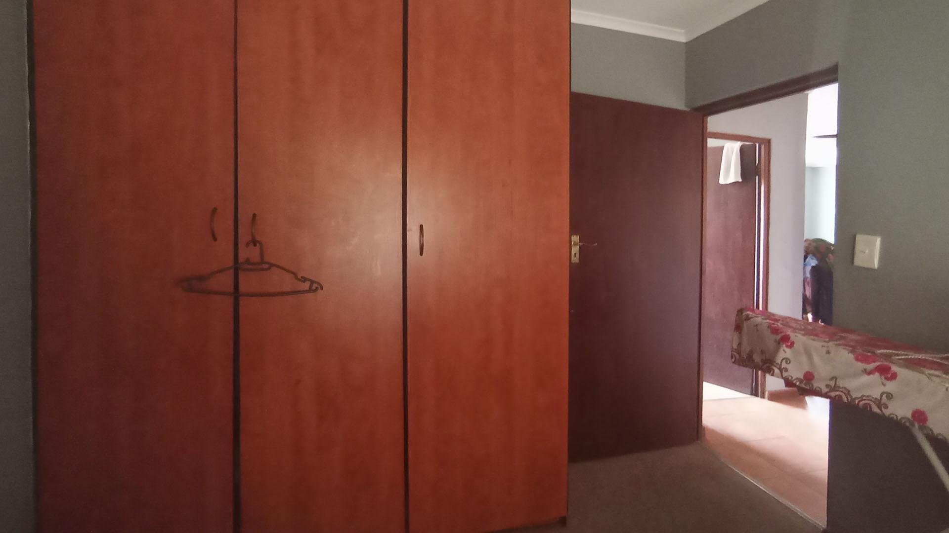 Bed Room 2 - 11 square meters of property in Montana Tuine