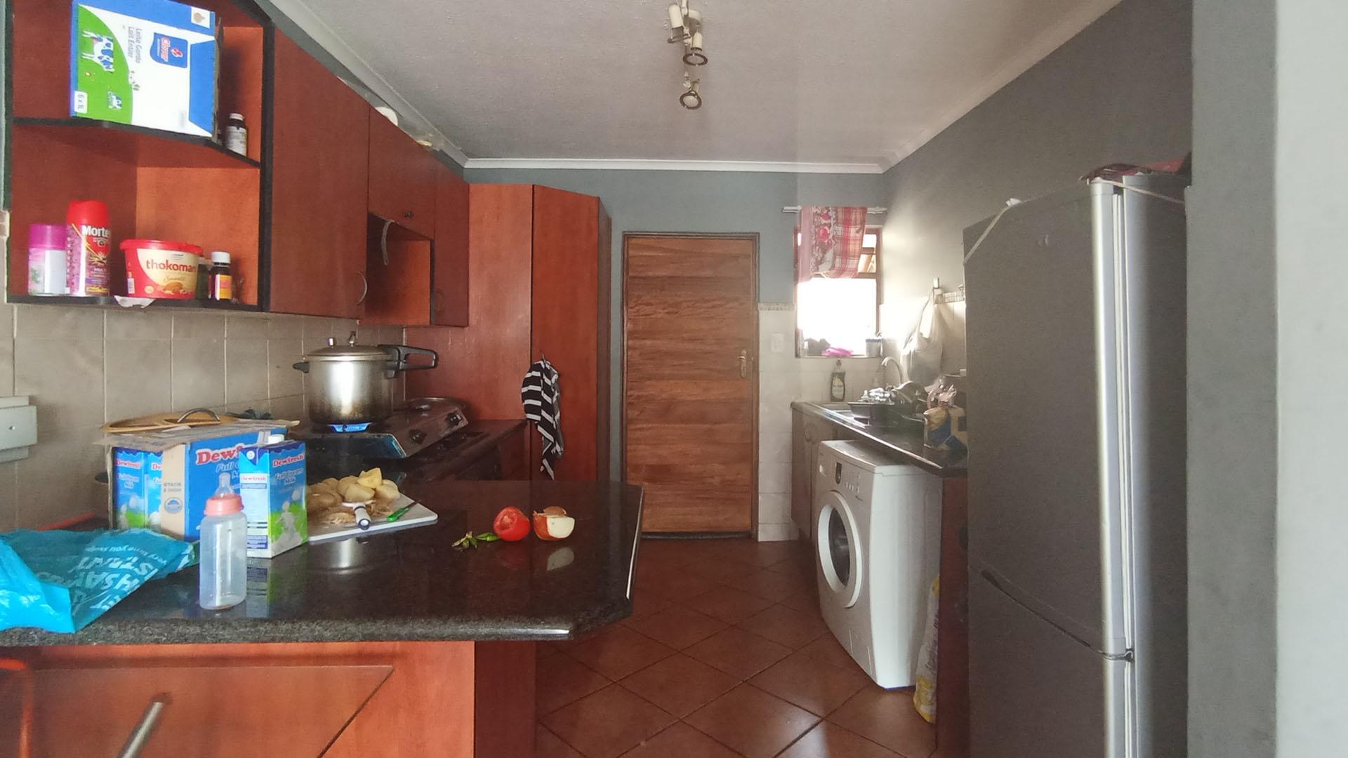 Kitchen - 10 square meters of property in Montana Tuine