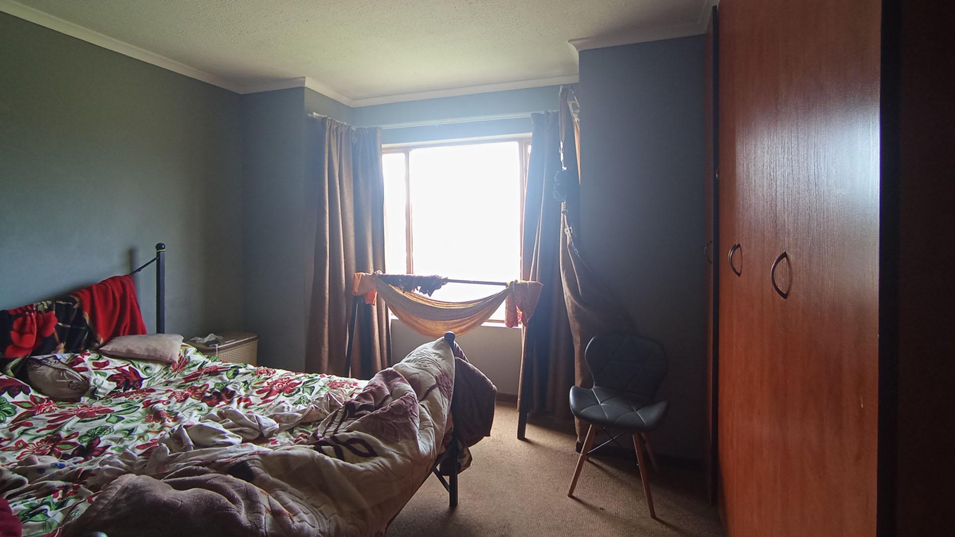 Bed Room 1 - 17 square meters of property in Montana Tuine