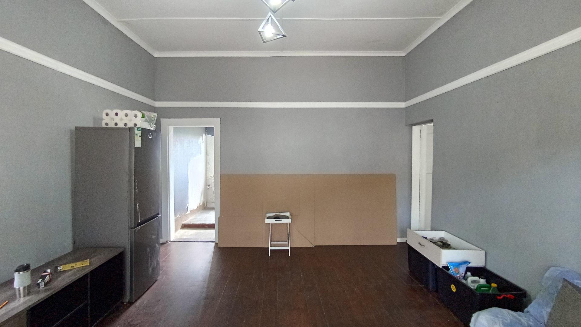 Lounges - 24 square meters of property in Fynnland