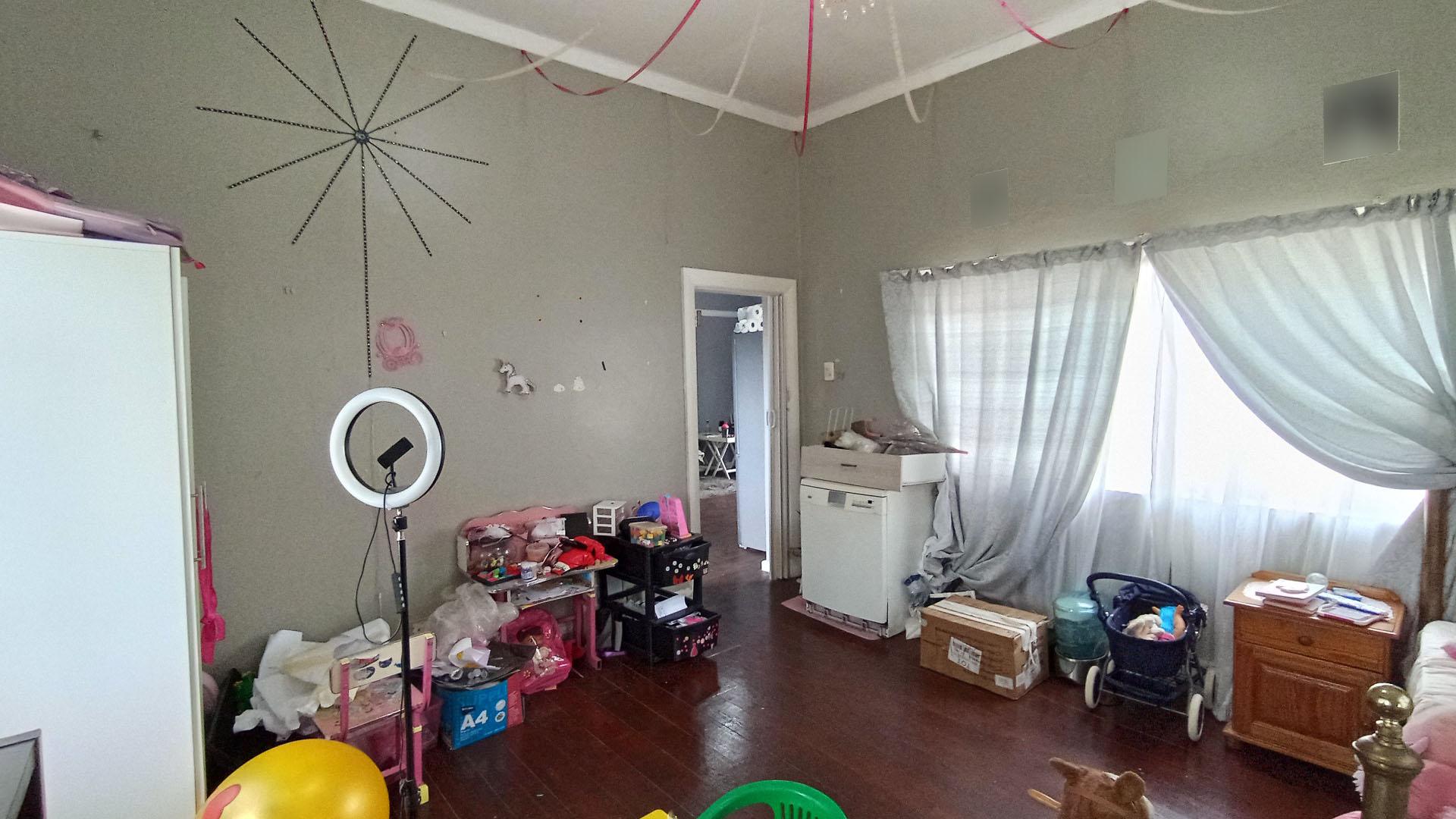 Bed Room 1 - 21 square meters of property in Fynnland