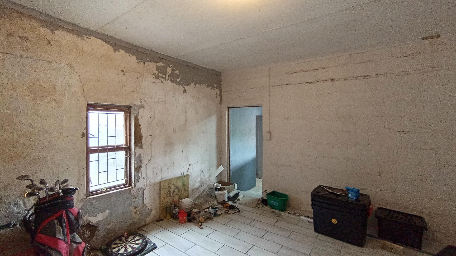 Bed Room 2 - 24 square meters of property in Fynnland