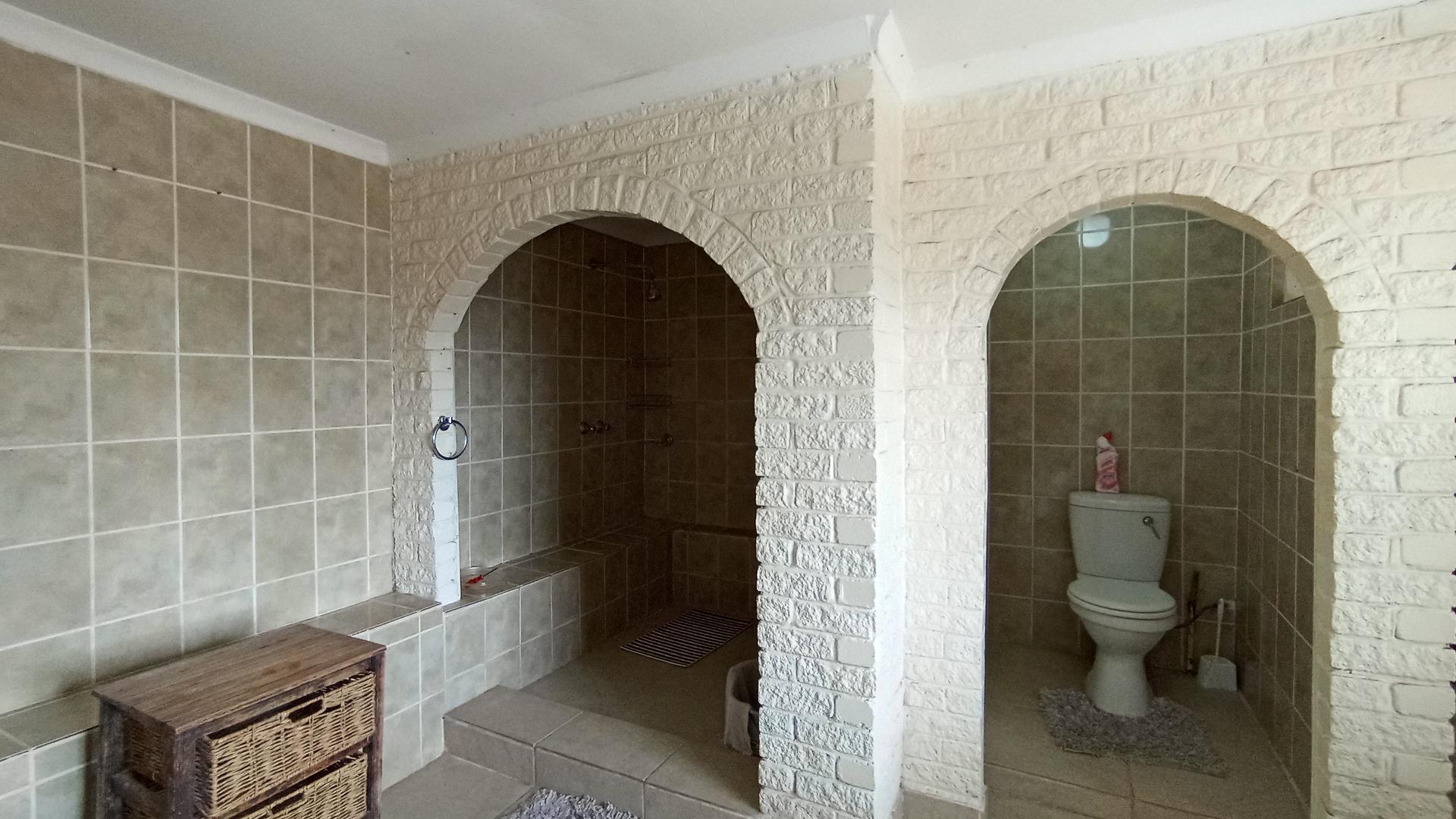 Bathroom 1 - 25 square meters of property in Fynnland