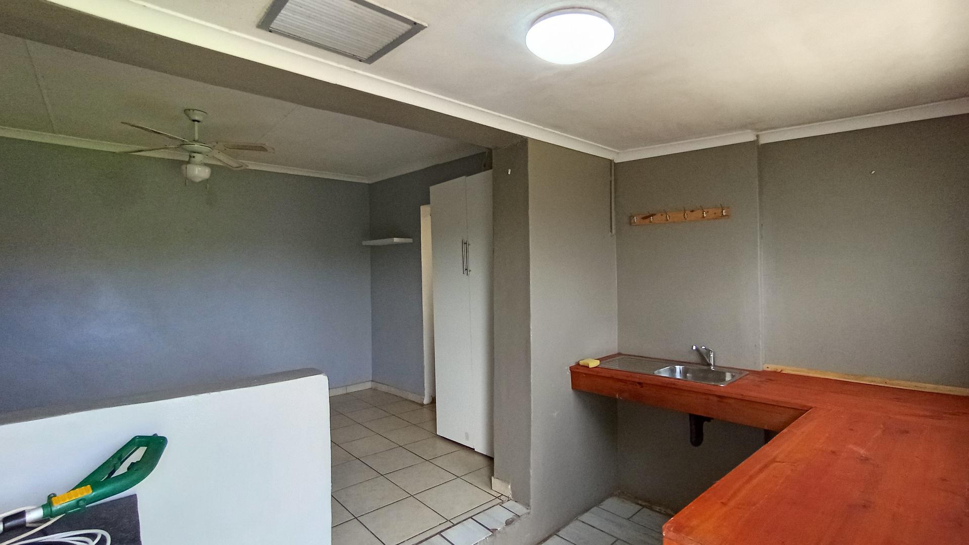 Kitchen - 23 square meters of property in Fynnland