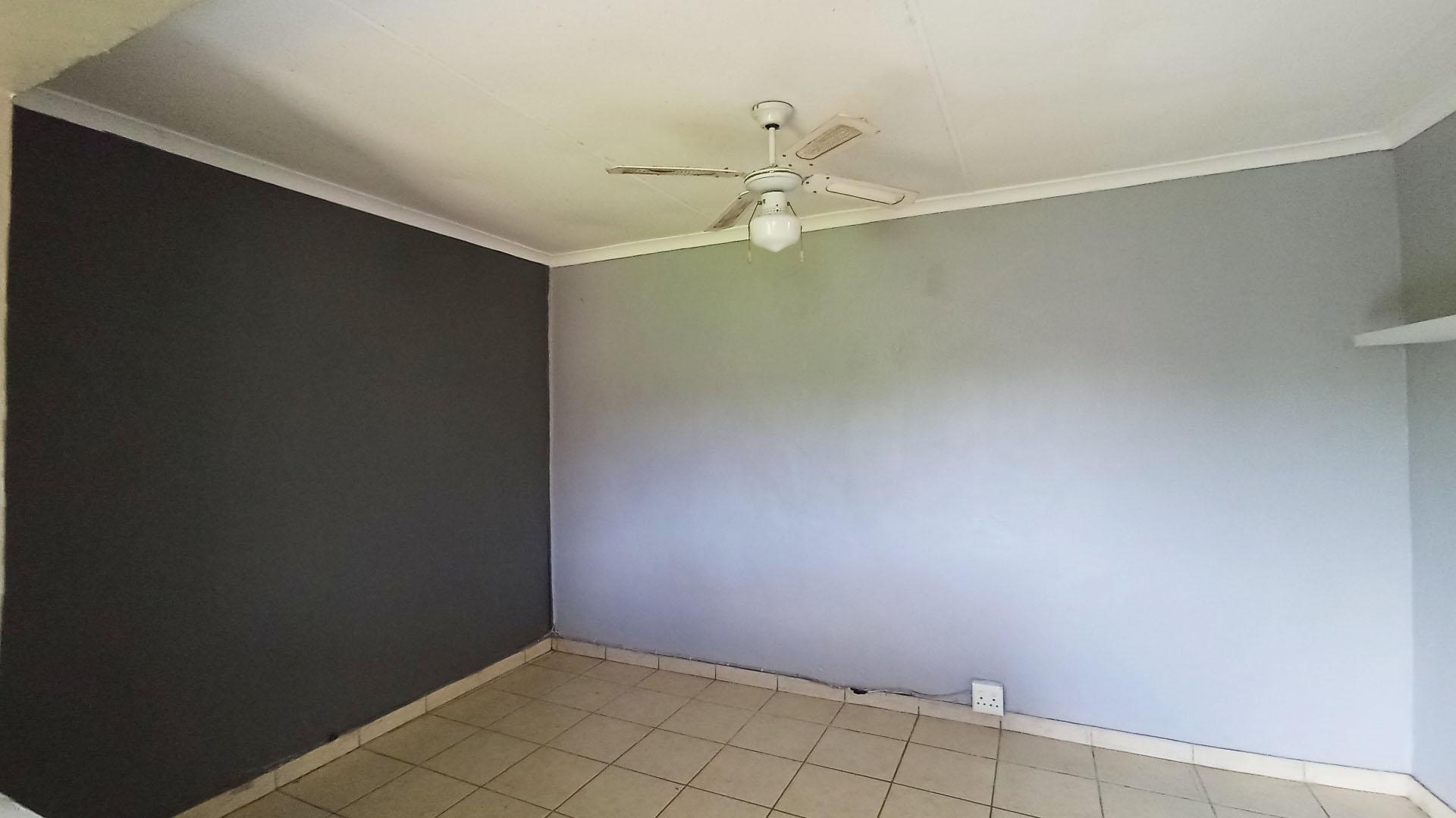 Flatlet - 12 square meters of property in Fynnland