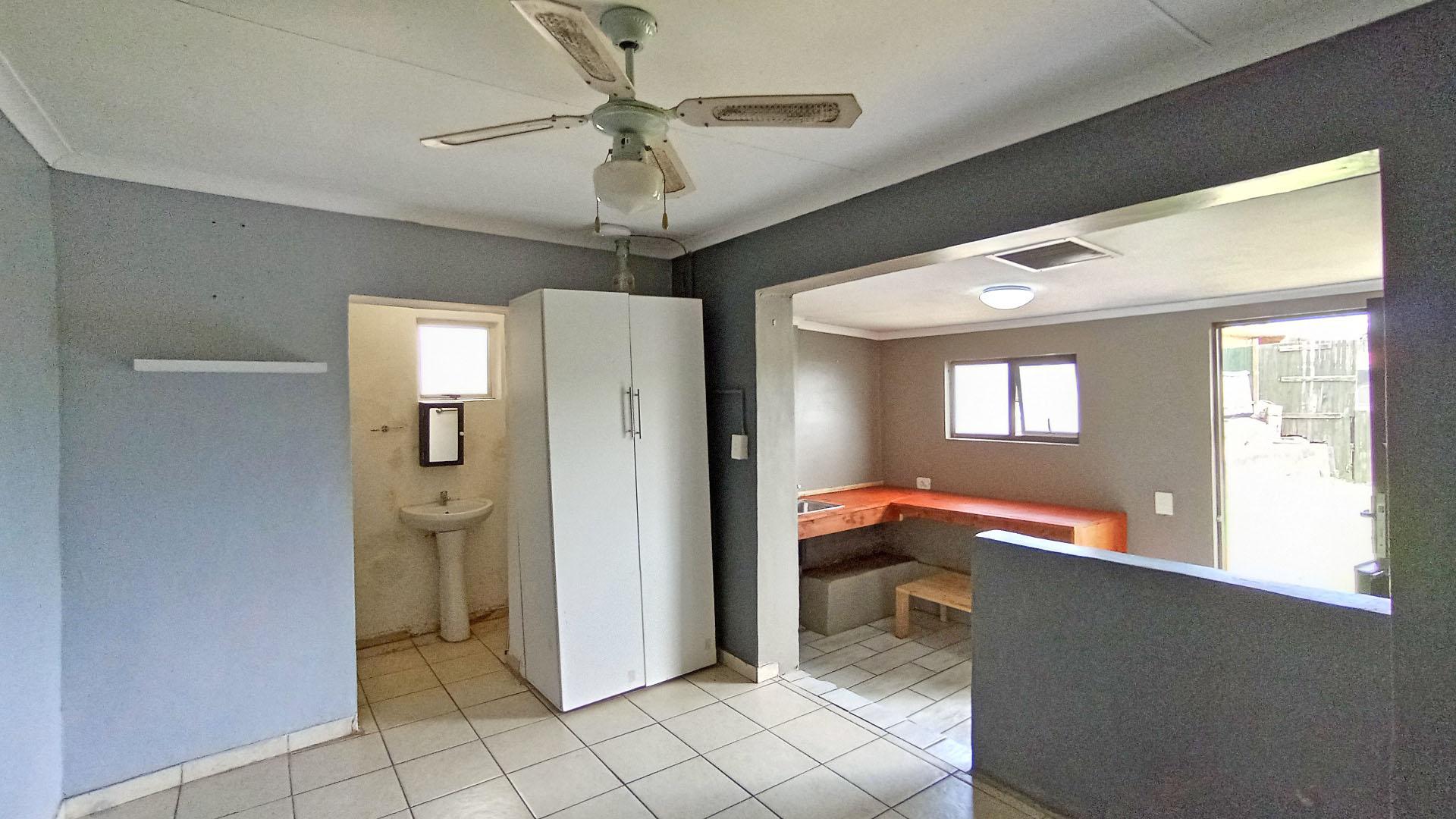 Flatlet - 12 square meters of property in Fynnland