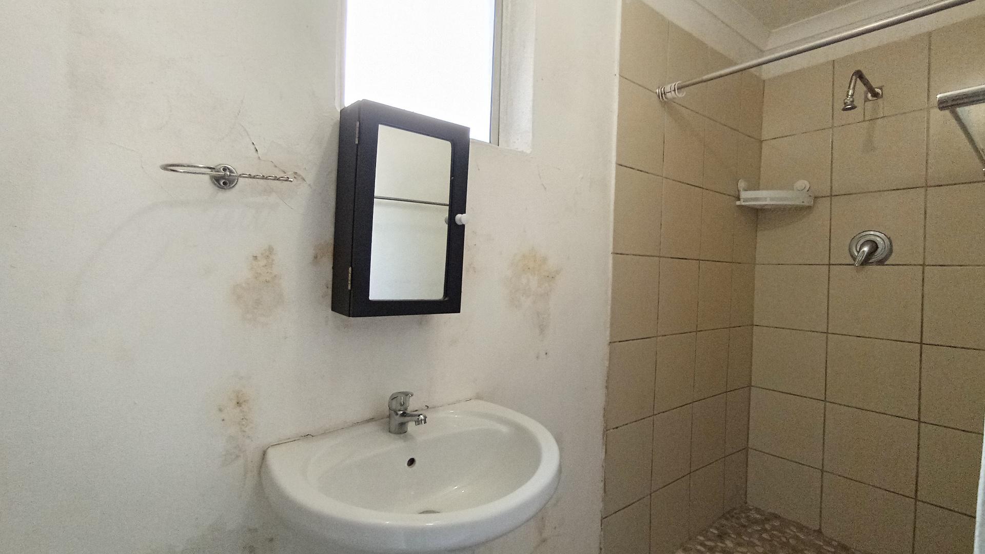 Bathroom 1 - 25 square meters of property in Fynnland