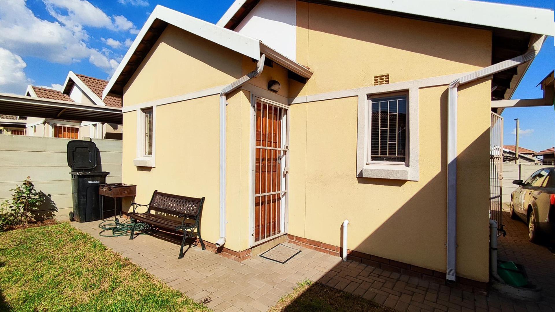 Front View of property in Albertsdal