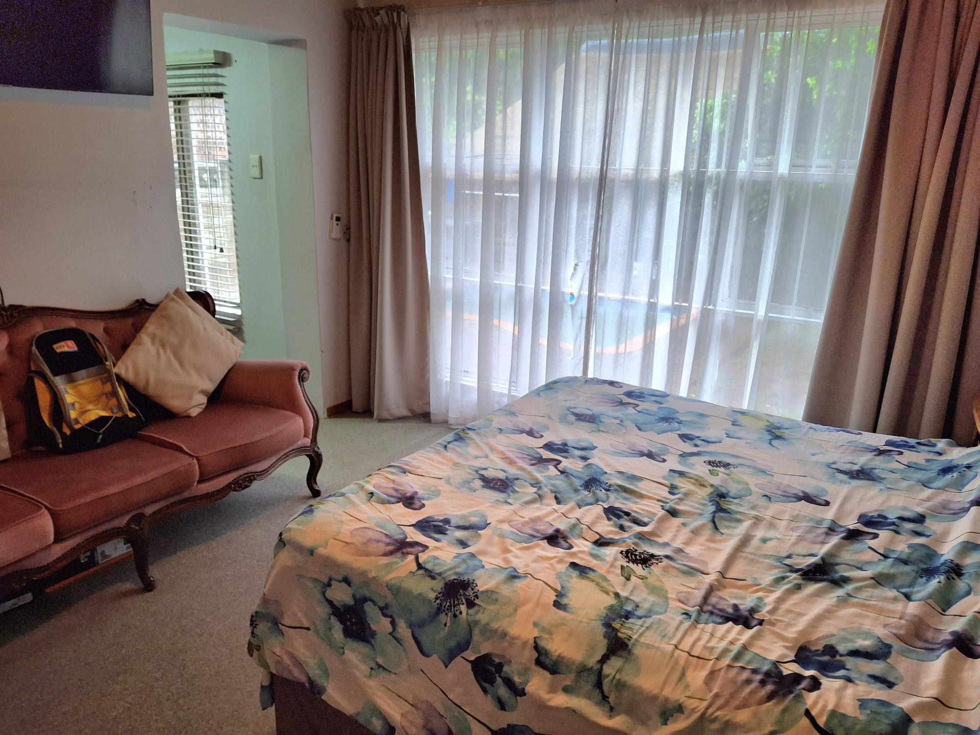 Main Bedroom of property in Fichardt Park