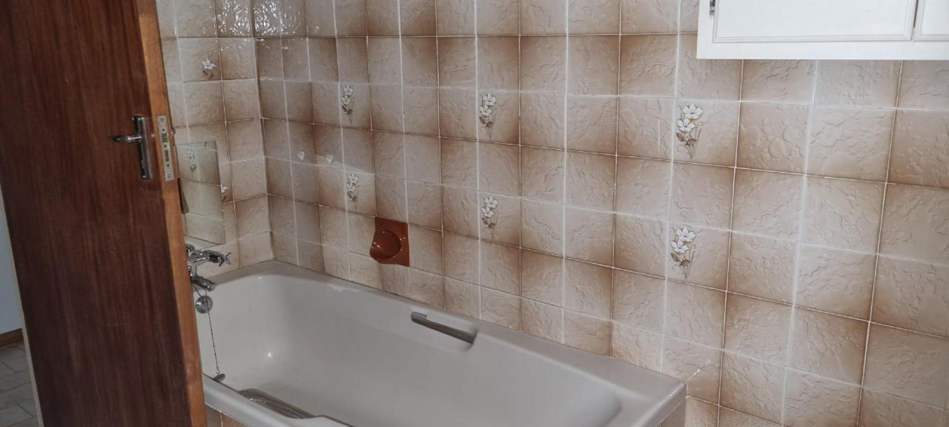 Main Bathroom of property in Mookgopong (Naboomspruit)