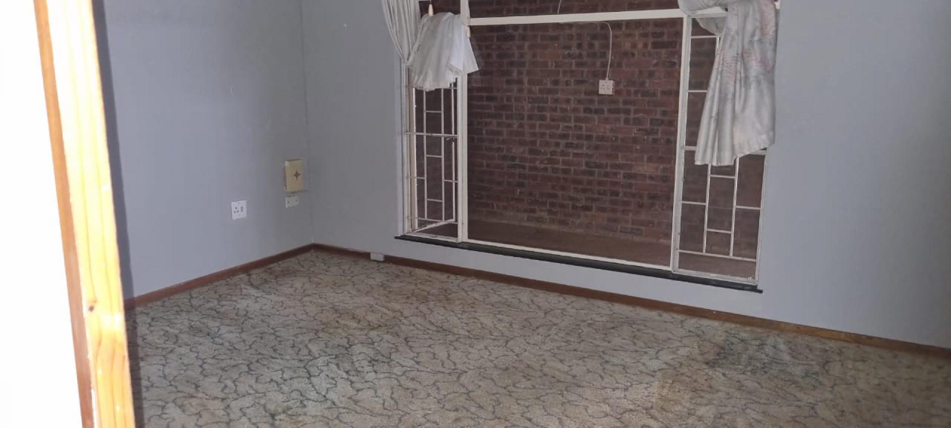 Main Bedroom of property in Mookgopong (Naboomspruit)