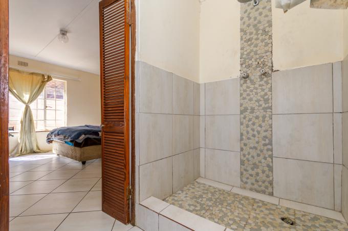 4 Bedroom Simplex for Sale For Sale in Westdene (JHB) - MR669482