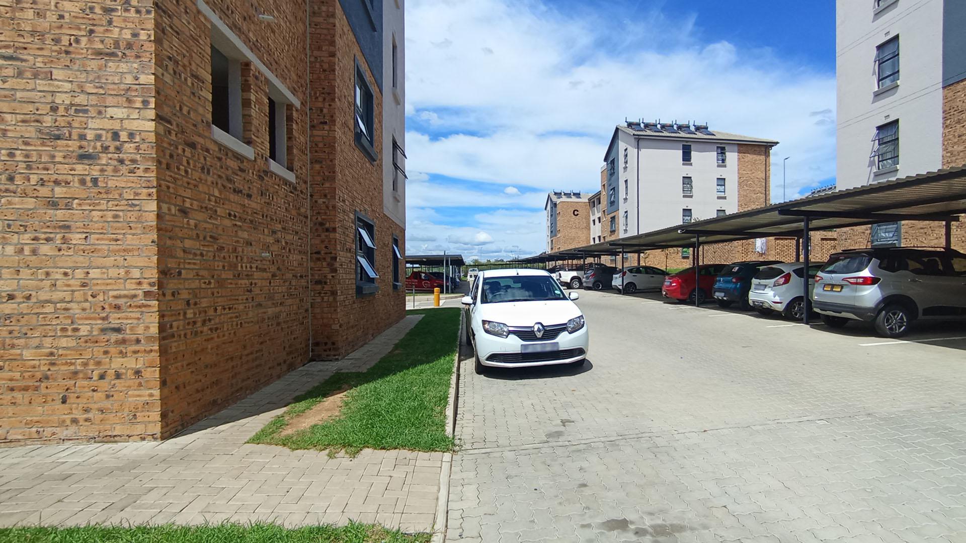 Front View of property in Riverside View