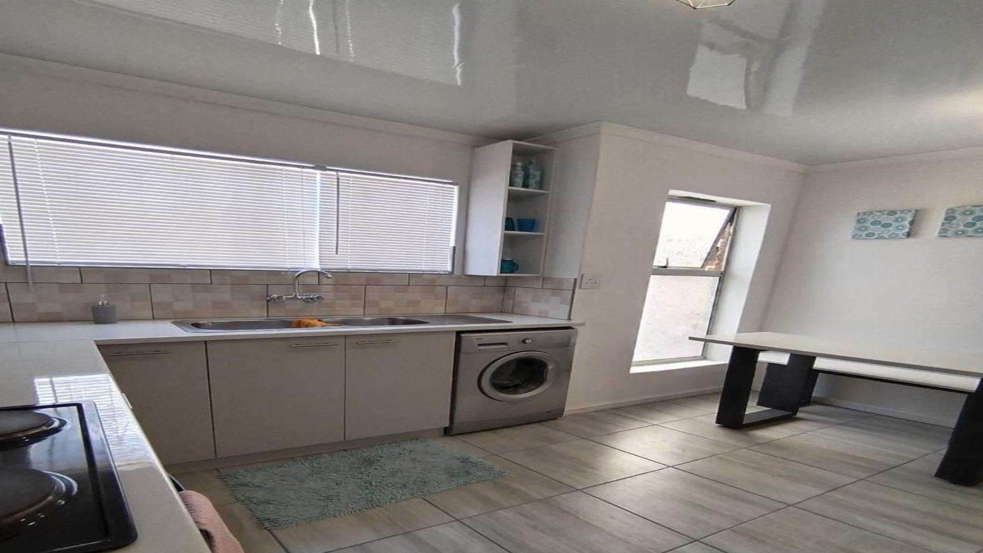 Kitchen of property in Westridge CP