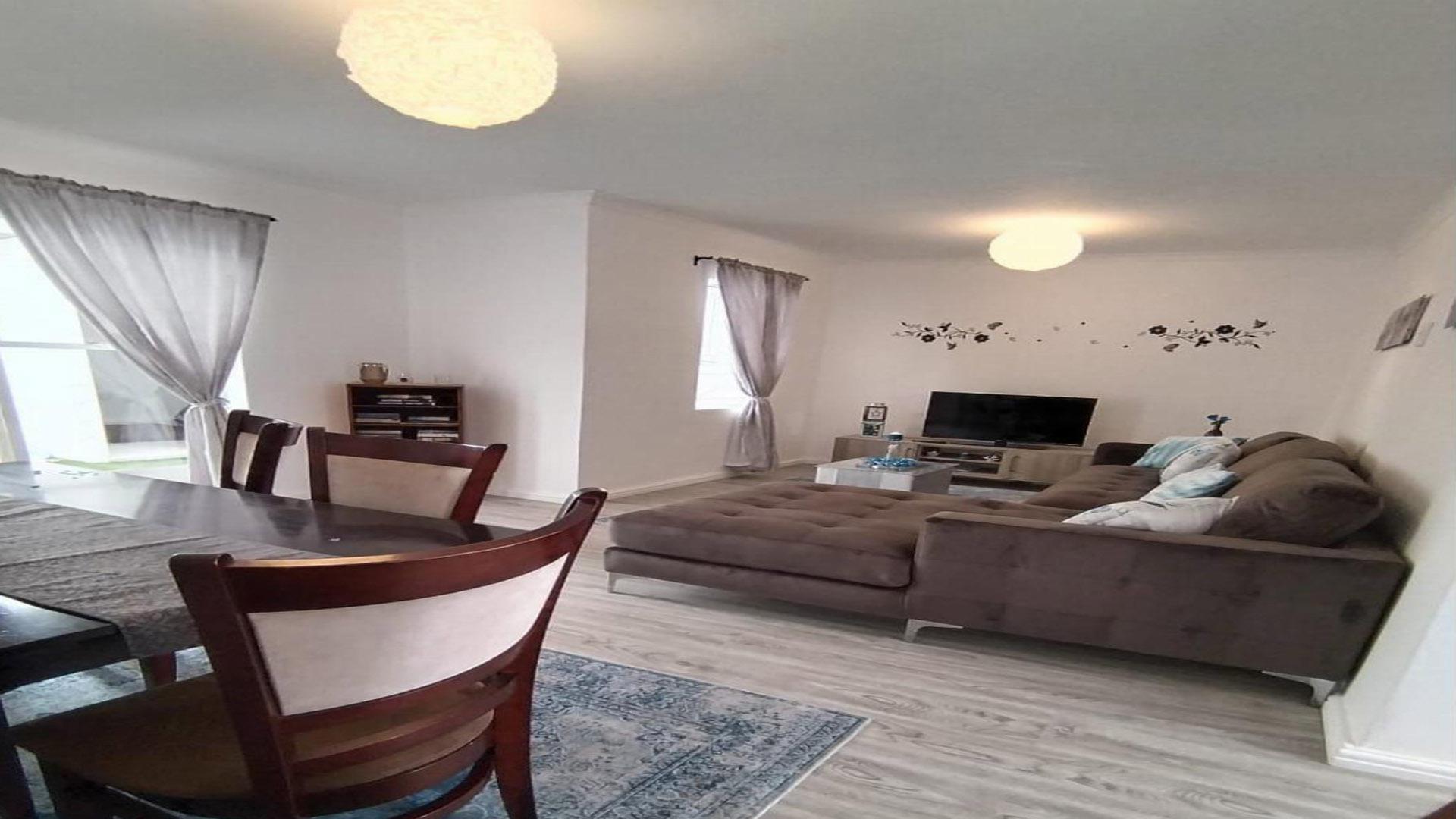 Lounges of property in Westridge CP